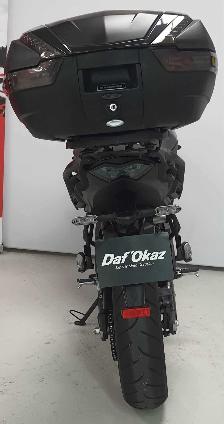 Kawasaki KLE 650 Versys 2023 vue arrière