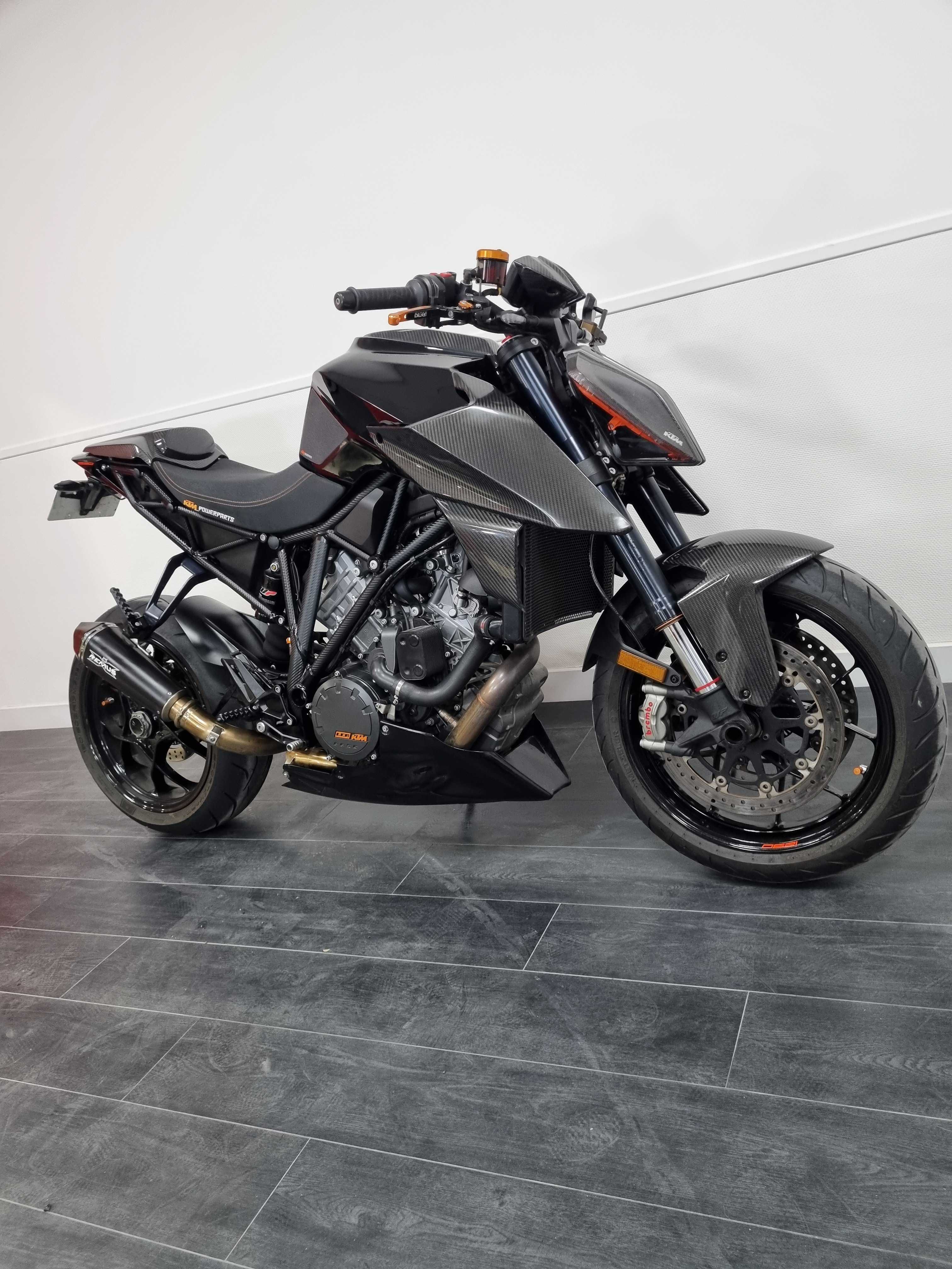 KTM 1290 Super Duke R 2018 HD vue 3/4 droite