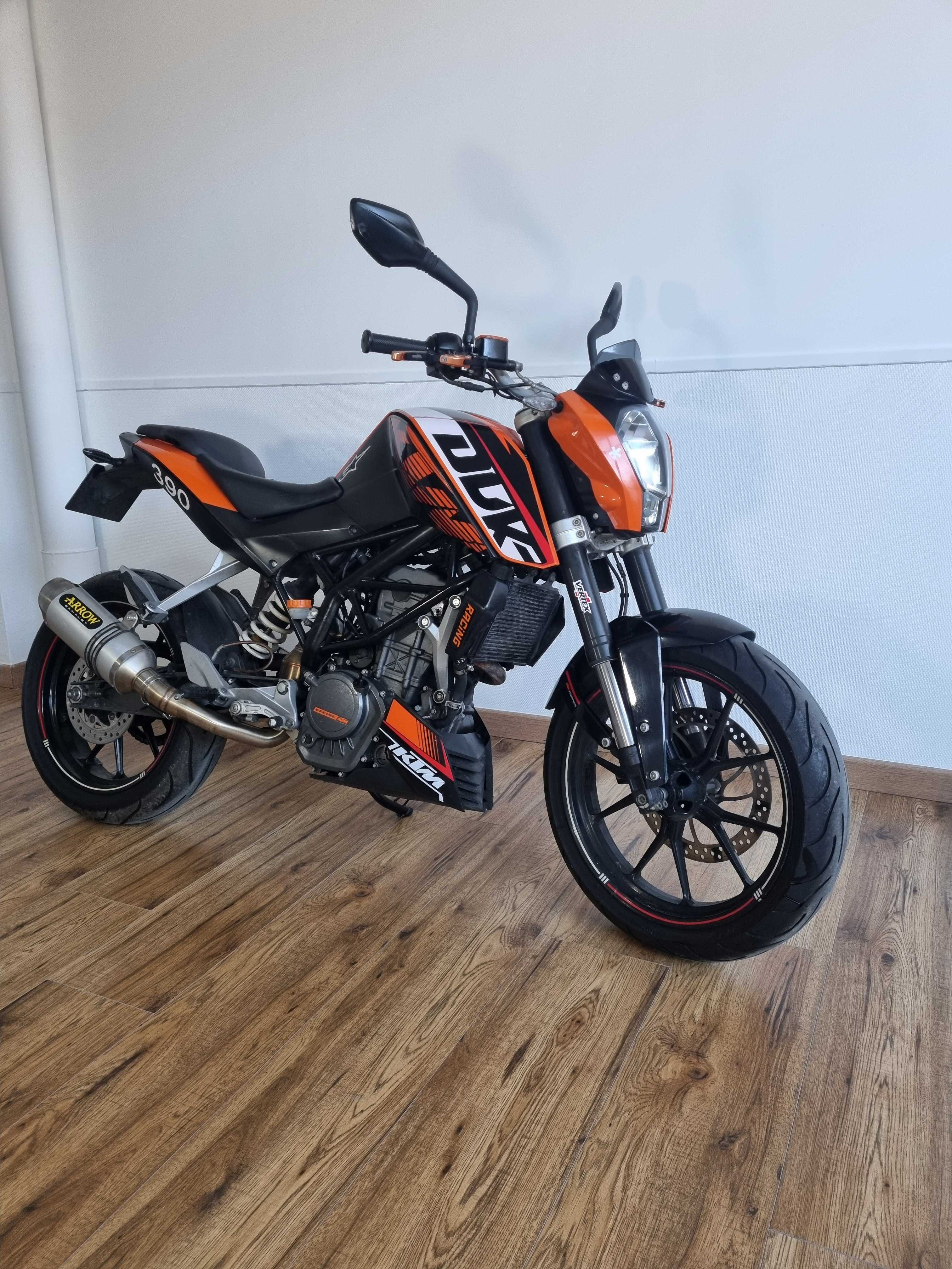 KTM 125 Duke 2012 HD vue 3/4 droite