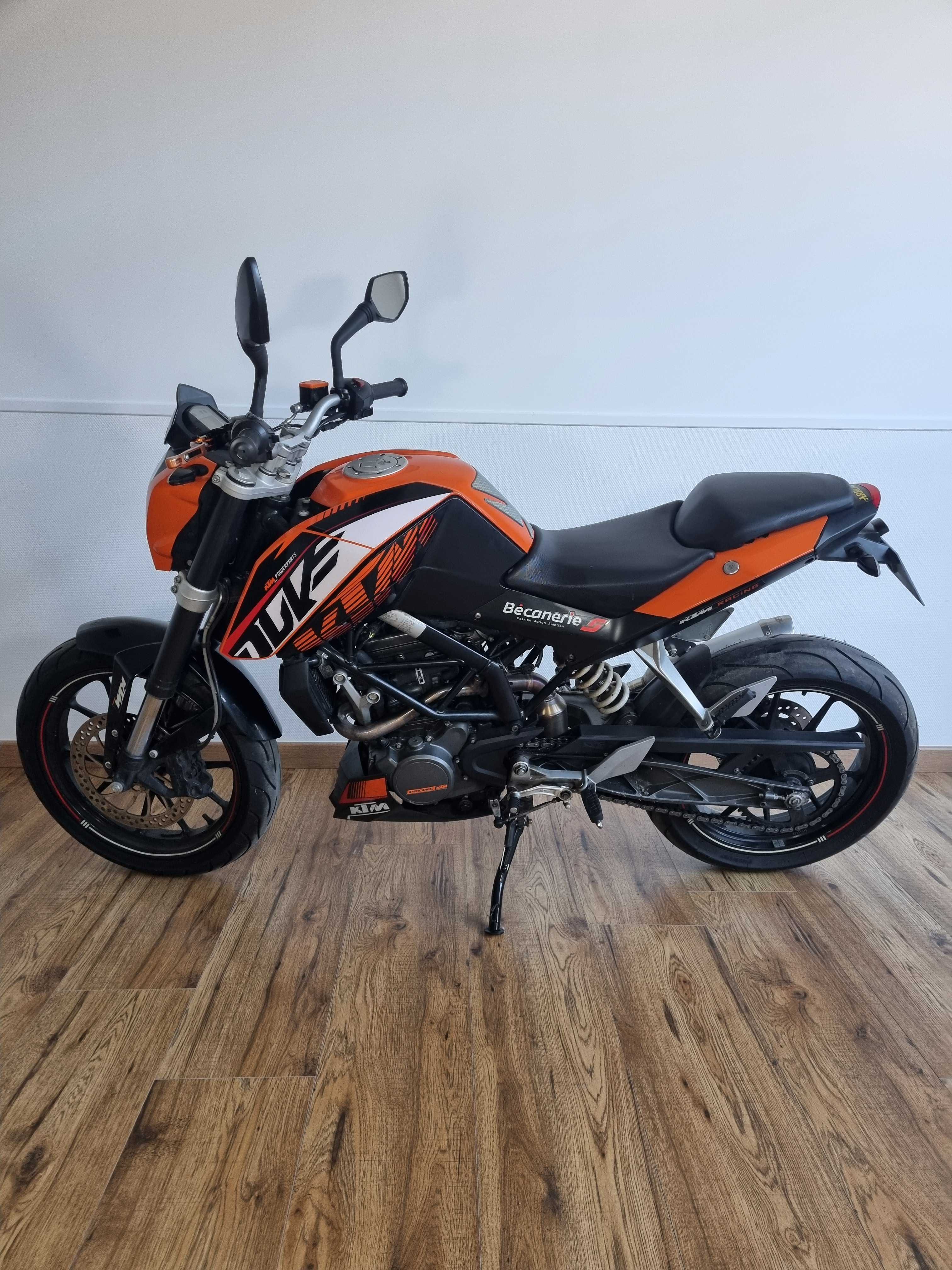 KTM 125 Duke 2012 HD vue gauche