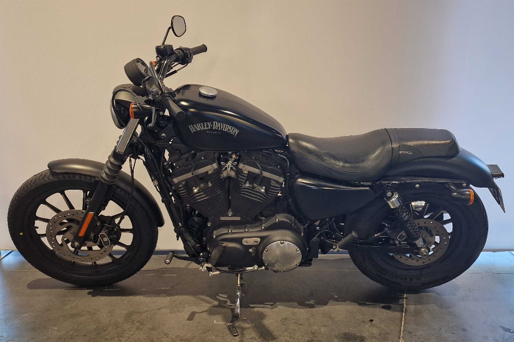 Harley-Davidson XL 883 IRON 2015 vue gauche