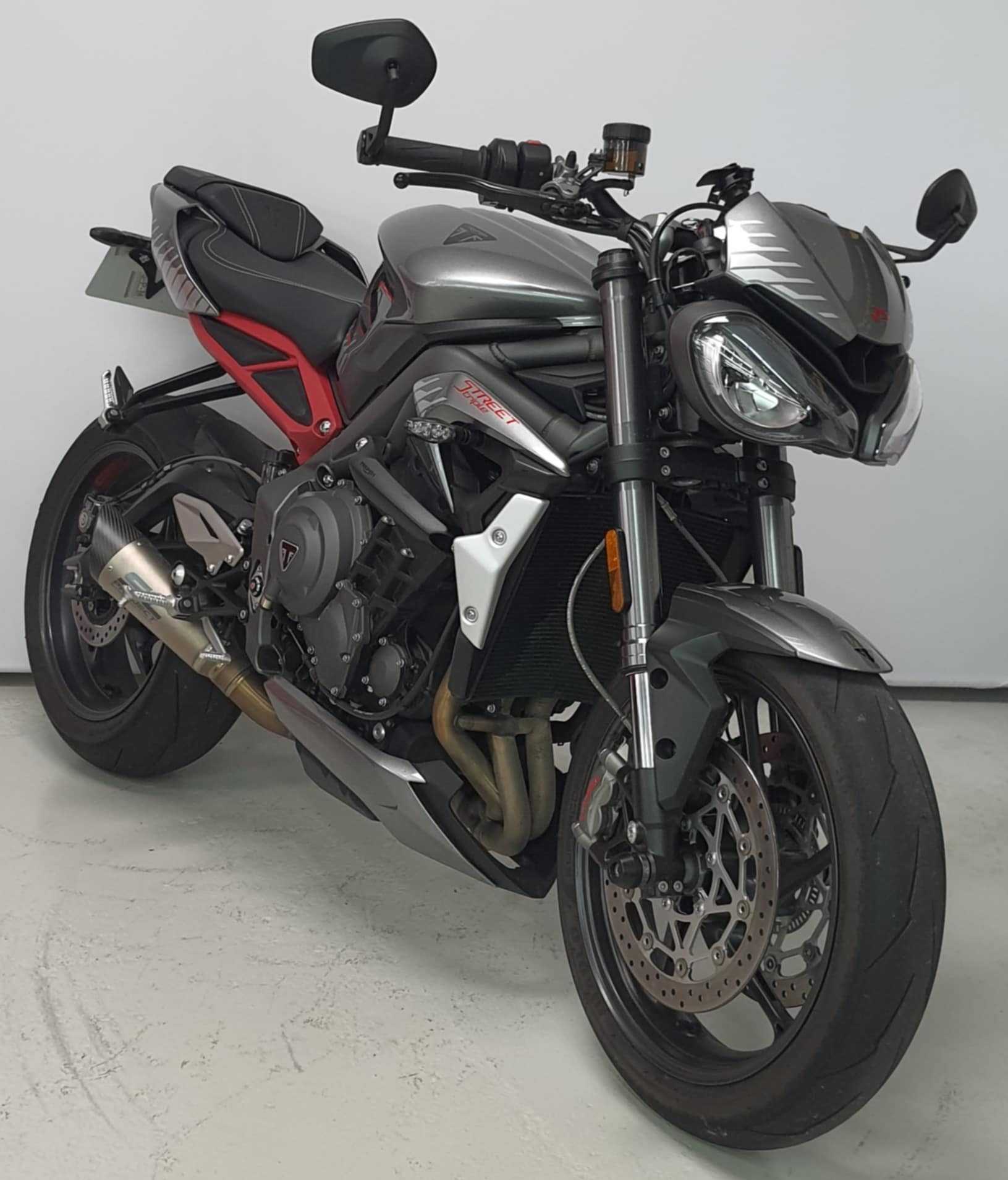 Triumph 765 Street Triple RS 2021 HD vue 3/4 droite