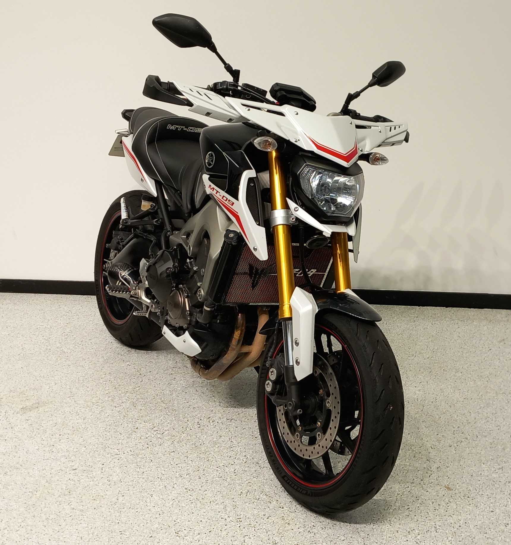 Yamaha MT-09 850 2014 HD vue 3/4 droite