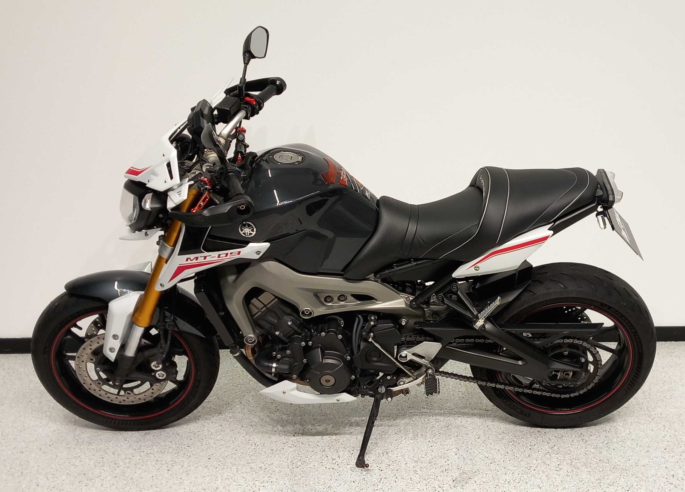 Yamaha MT-09 850 2014 HD vue gauche