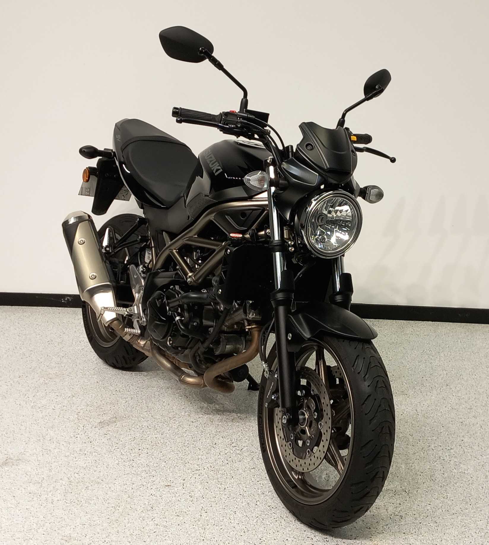 Suzuki SV 650 2022 HD vue 3/4 droite