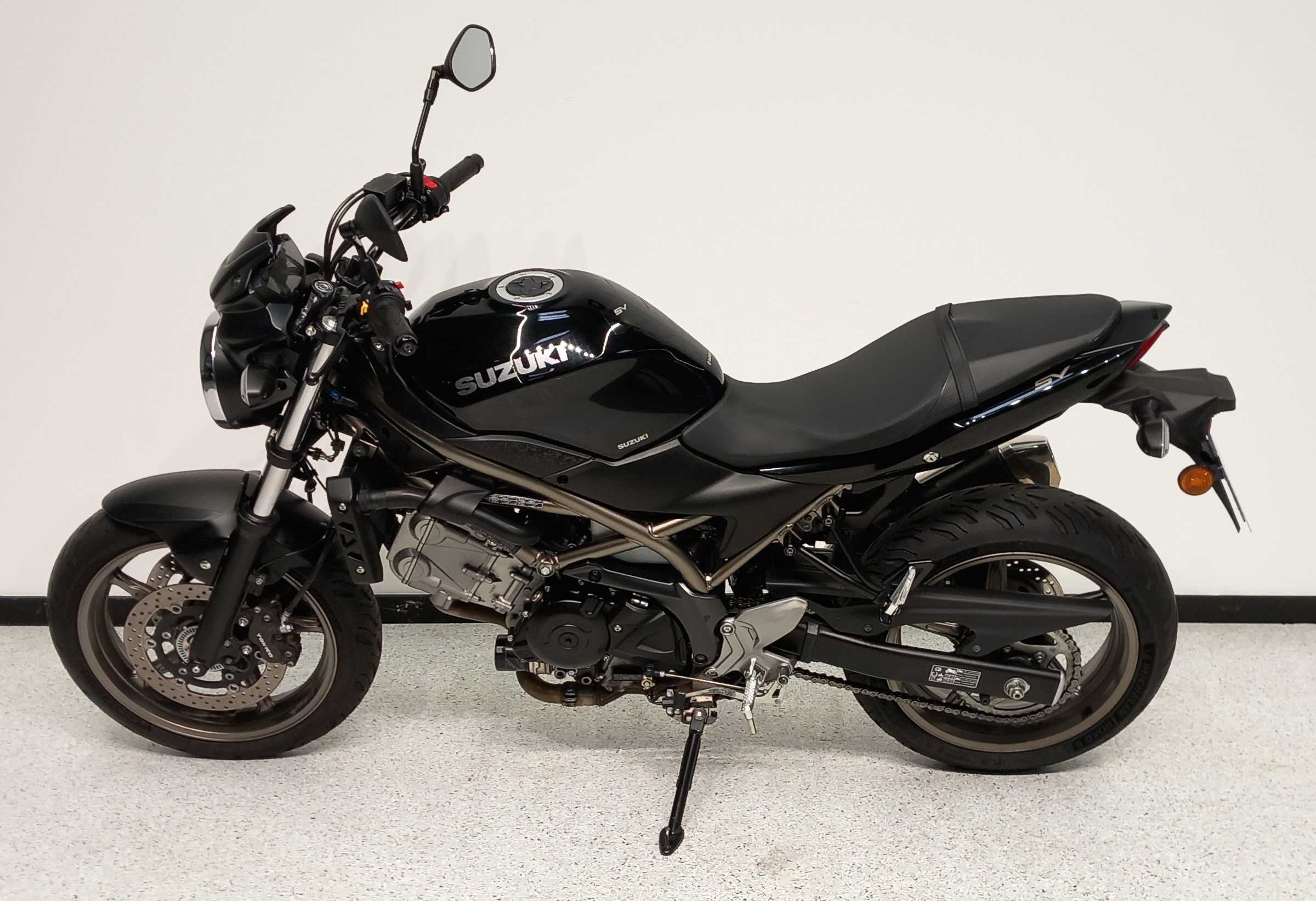 Suzuki SV 650 2022 HD vue gauche