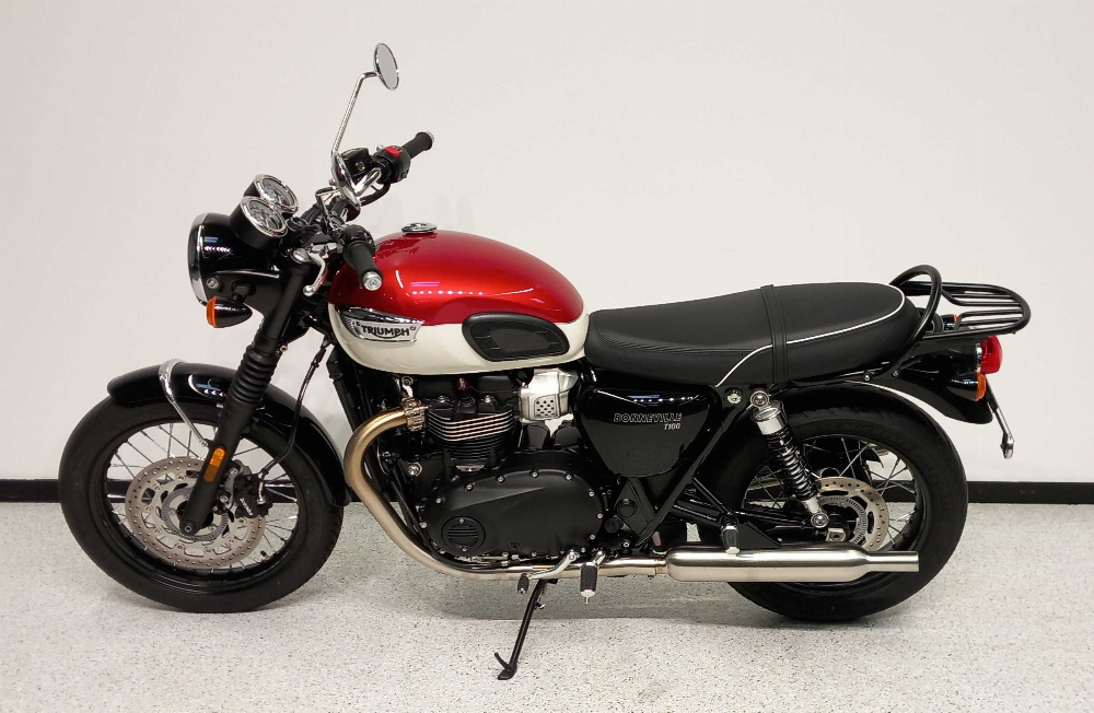 Triumph 900 Bonneville T100 2023 vue gauche