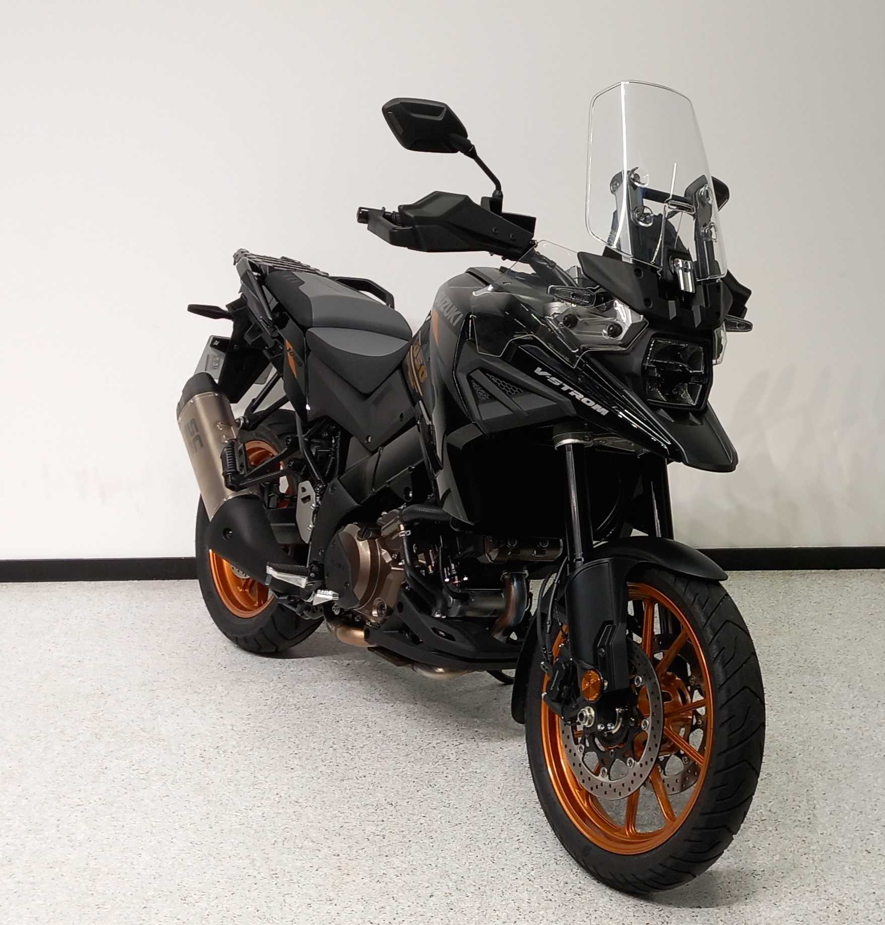 Suzuki DL 1050 V-Strom SE 2024 HD vue 3/4 droite