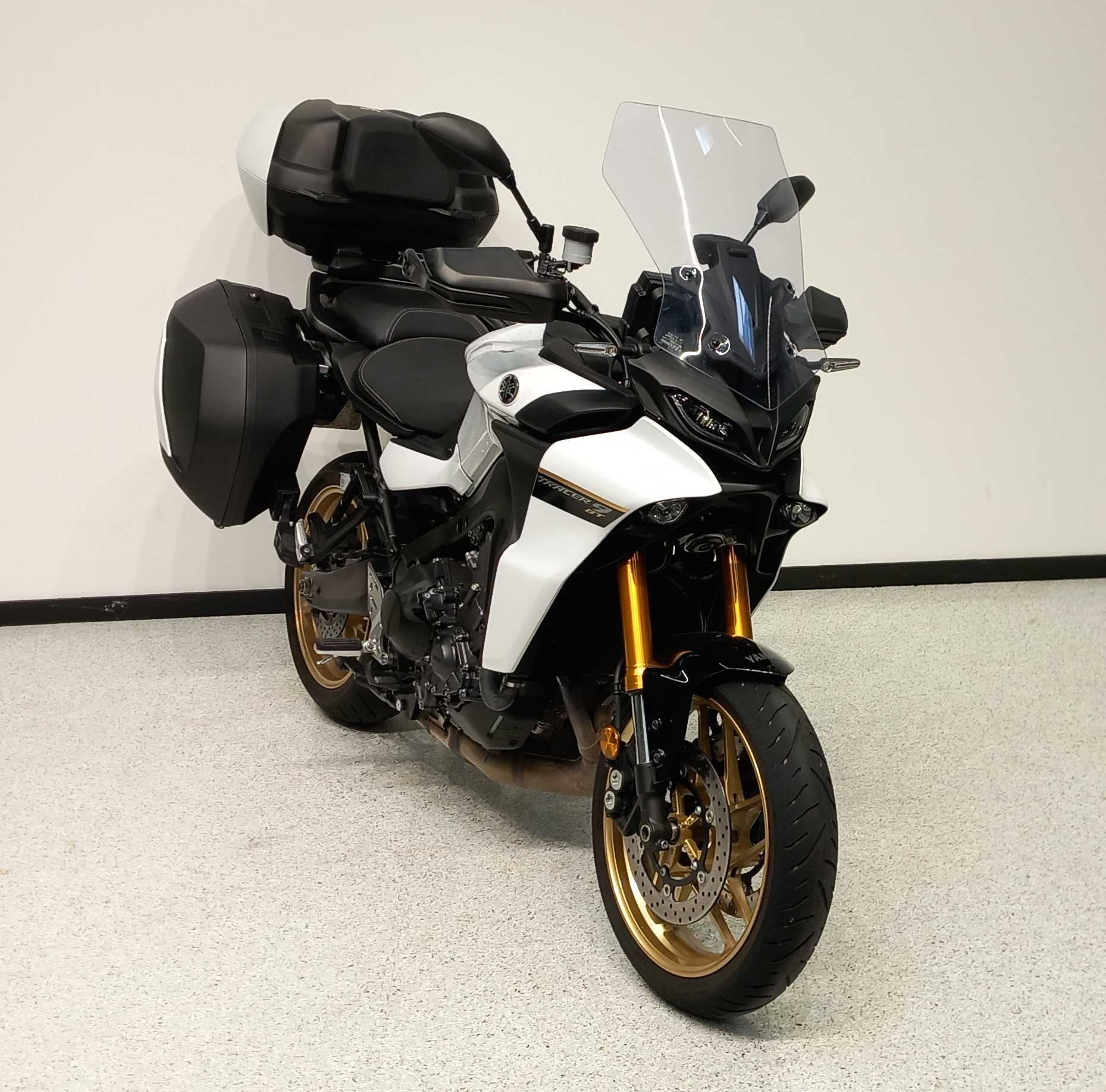 Yamaha Tracer 900 GT 2023 HD vue 3/4 droite