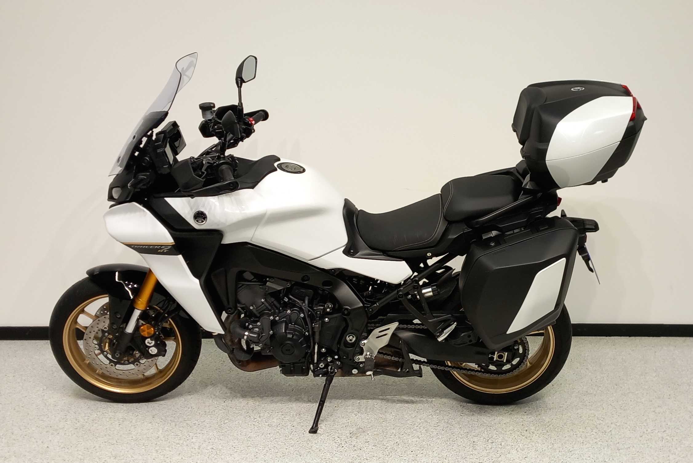 Yamaha Tracer 900 GT 2023 HD vue gauche