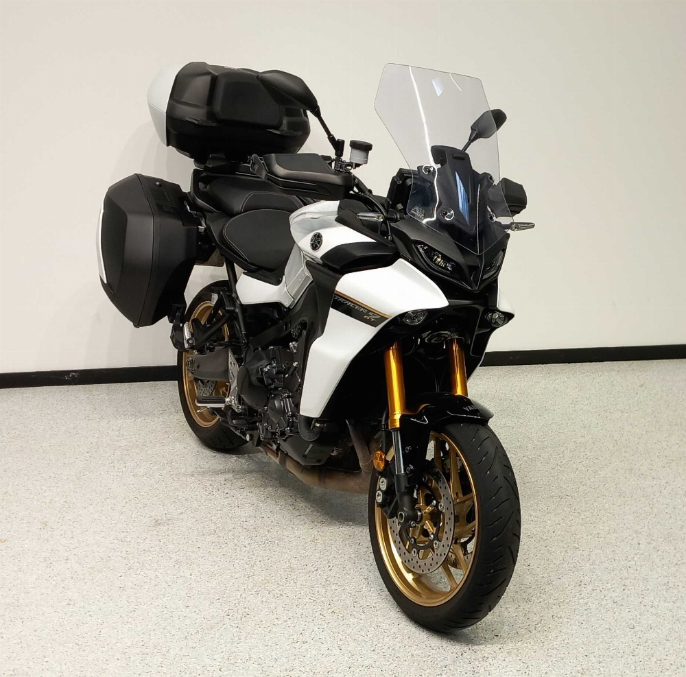 Yamaha Tracer 900 GT 2023 vue 3/4 droite