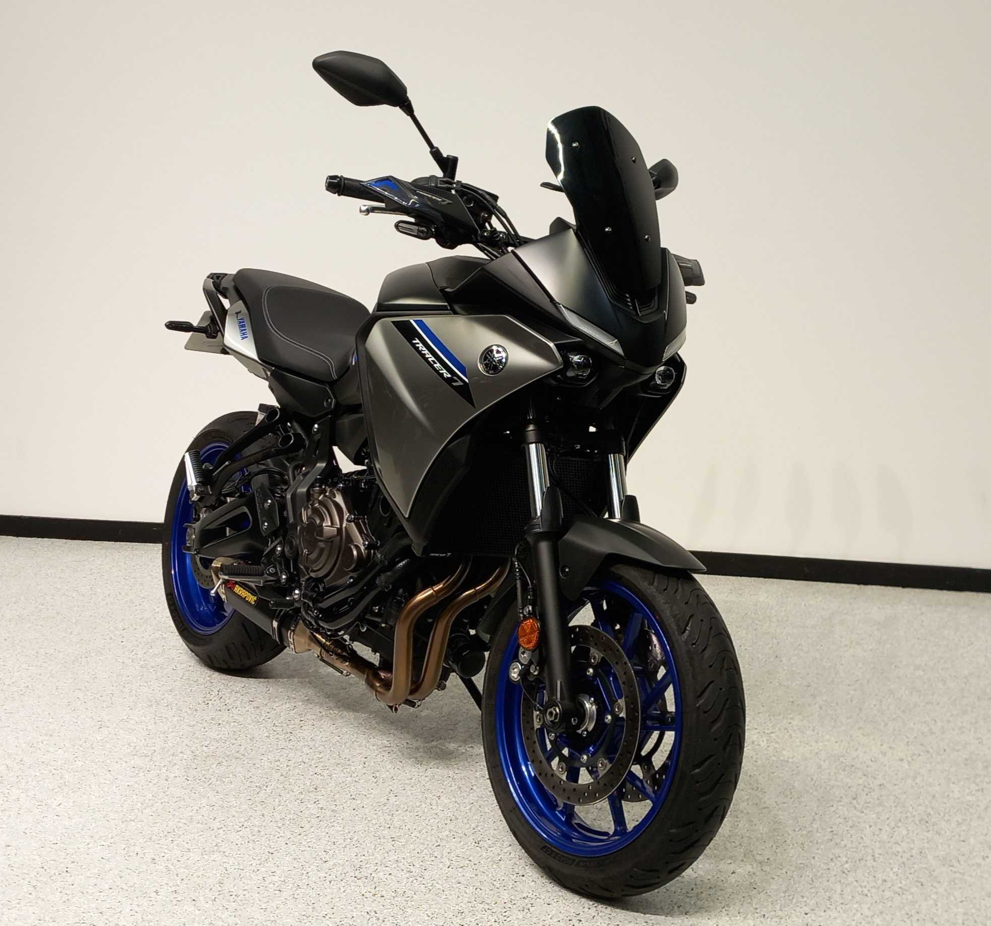 Yamaha MT-07 Tracer (MTT690) 2022 HD vue 3/4 droite