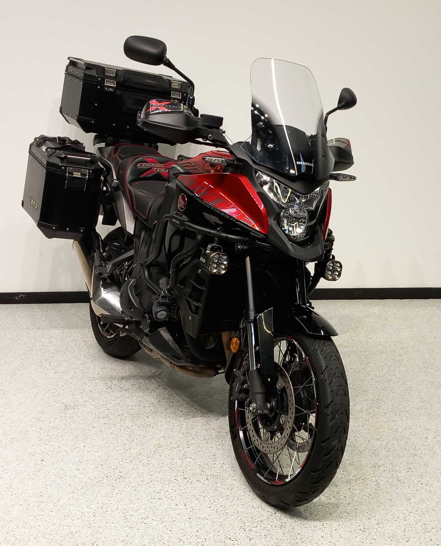 Honda VFR 1200 X Crosstourer DCT 2017 HD vue 3/4 droite