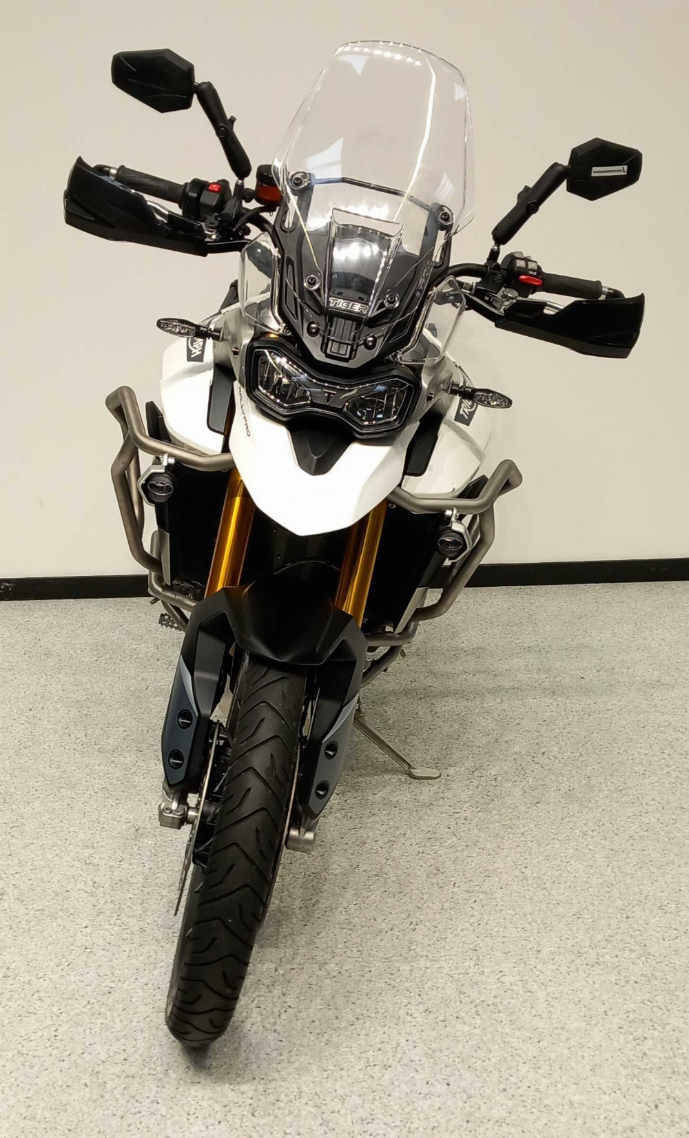 Triumph 900 Tiger Rally Pro 2021 vue avant