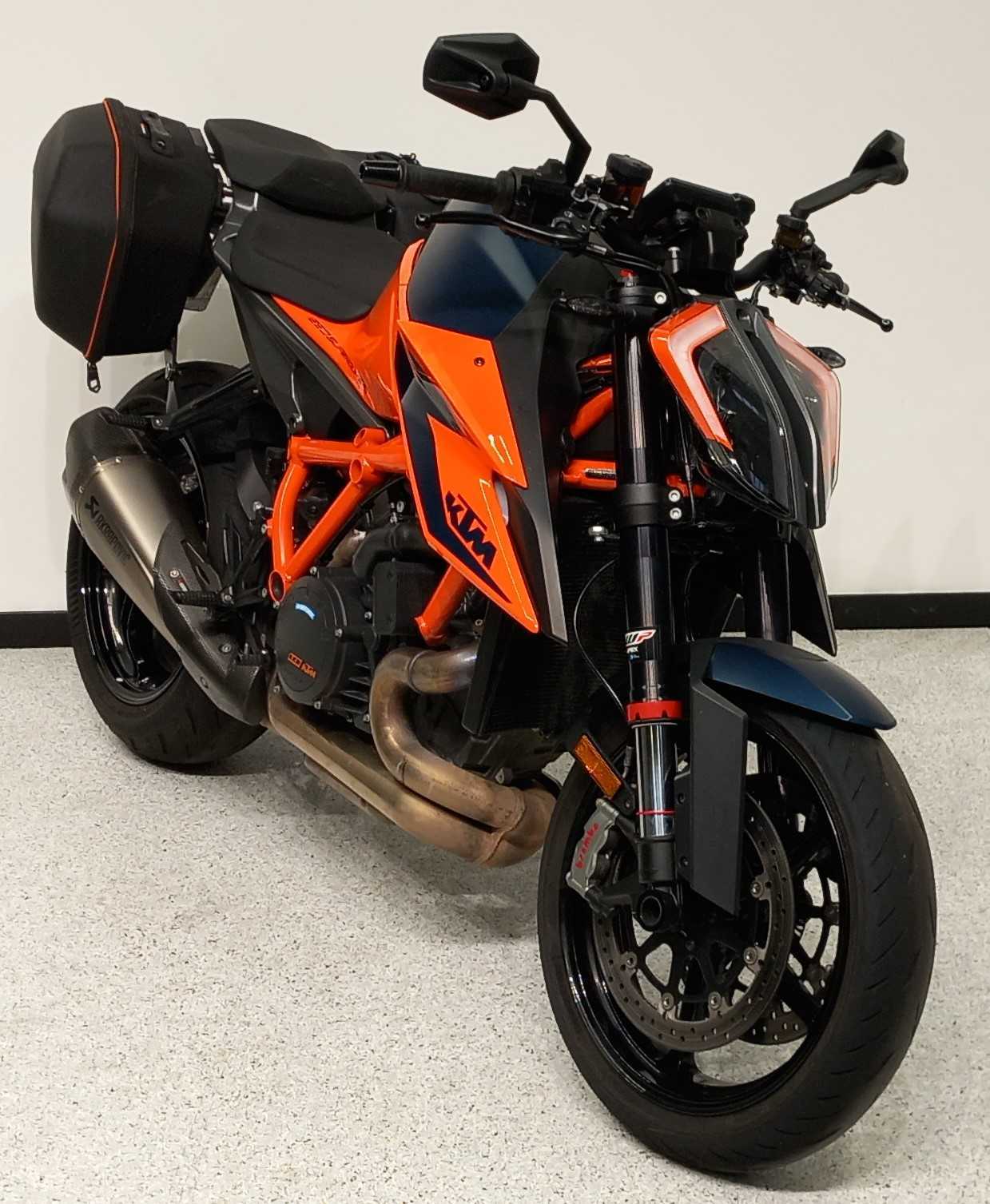 KTM 1290 Super Duke R 2021 HD vue 3/4 droite