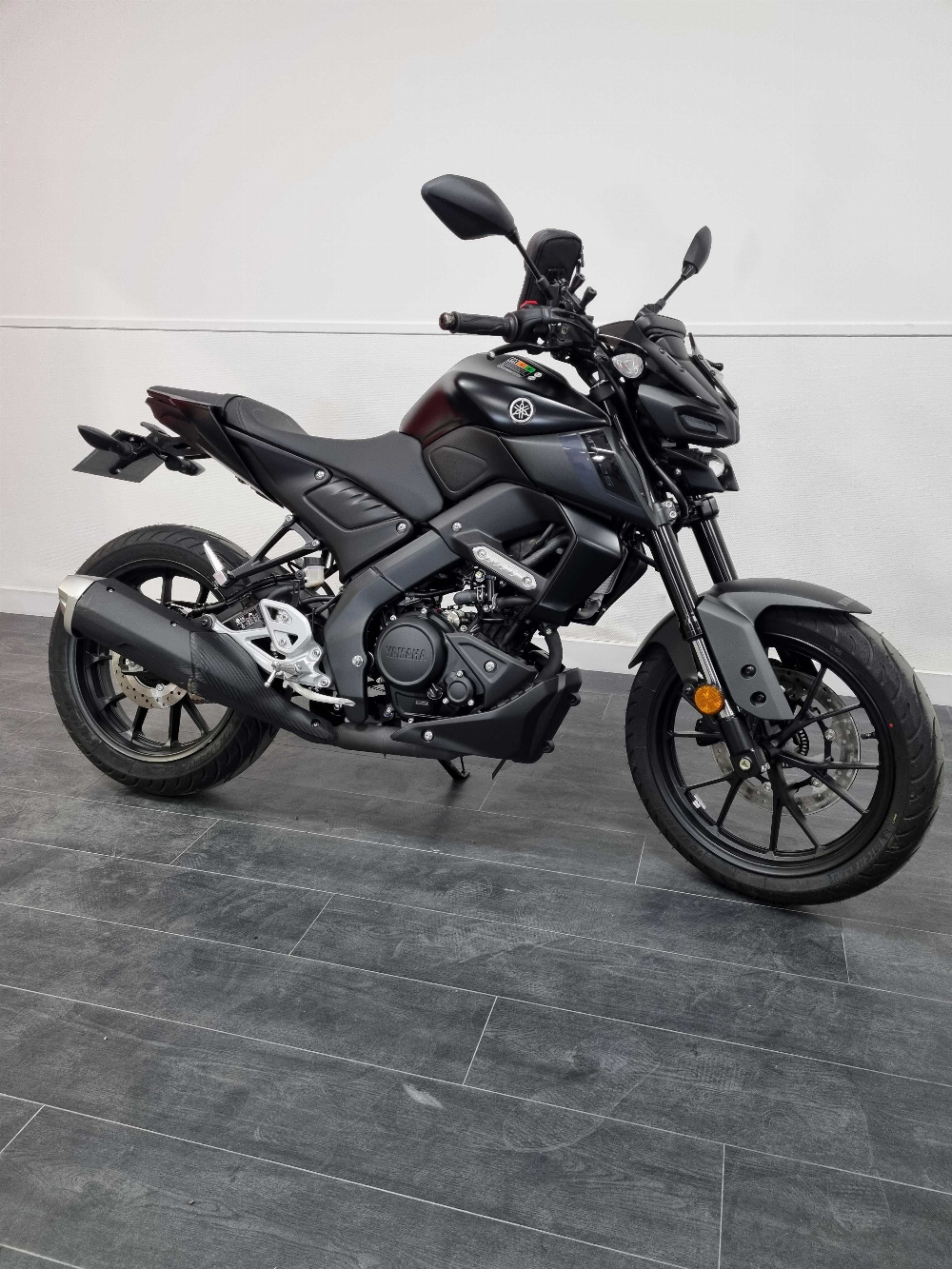 Yamaha MT 125 ABS 2024 vue 3/4 droite