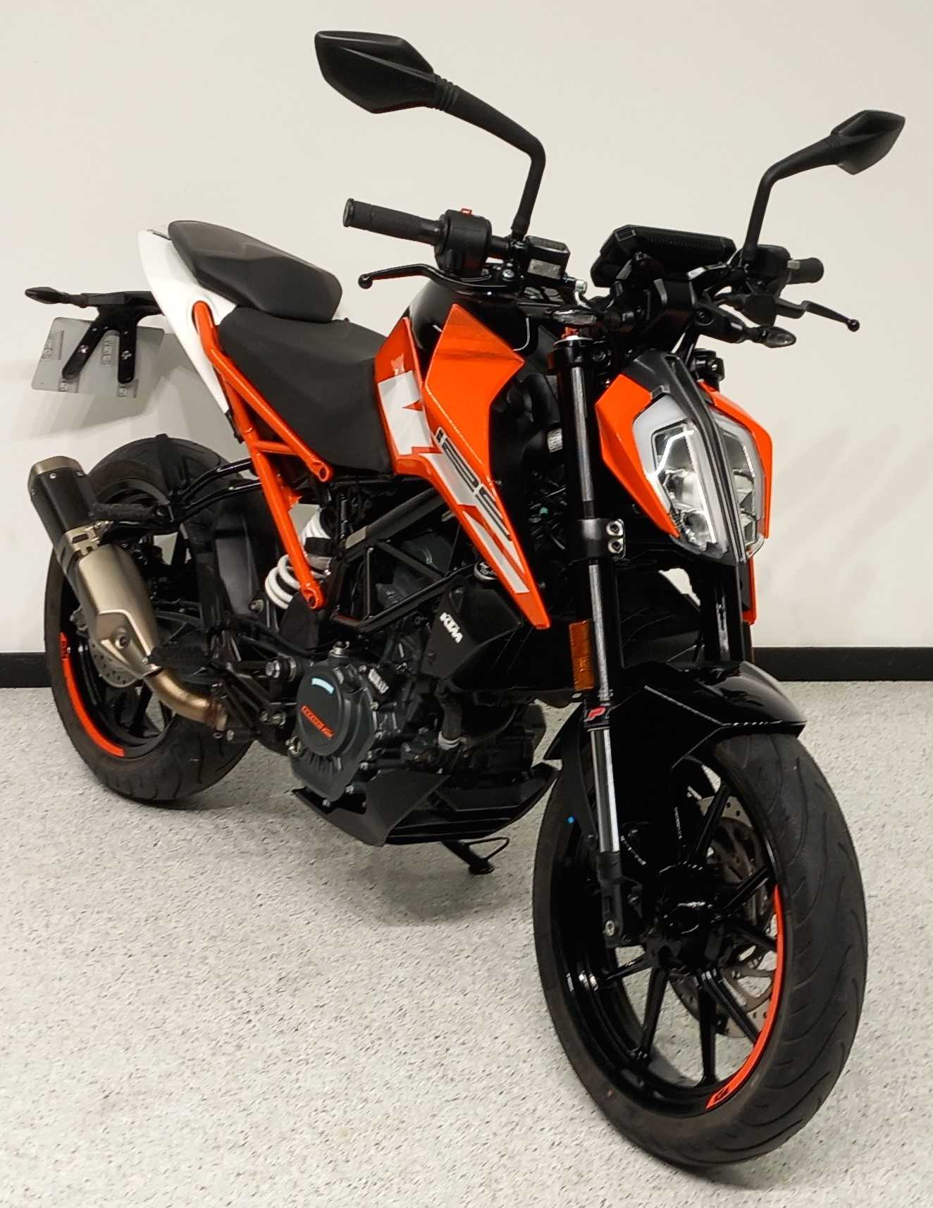 KTM 125 Duke 2018 HD vue 3/4 droite