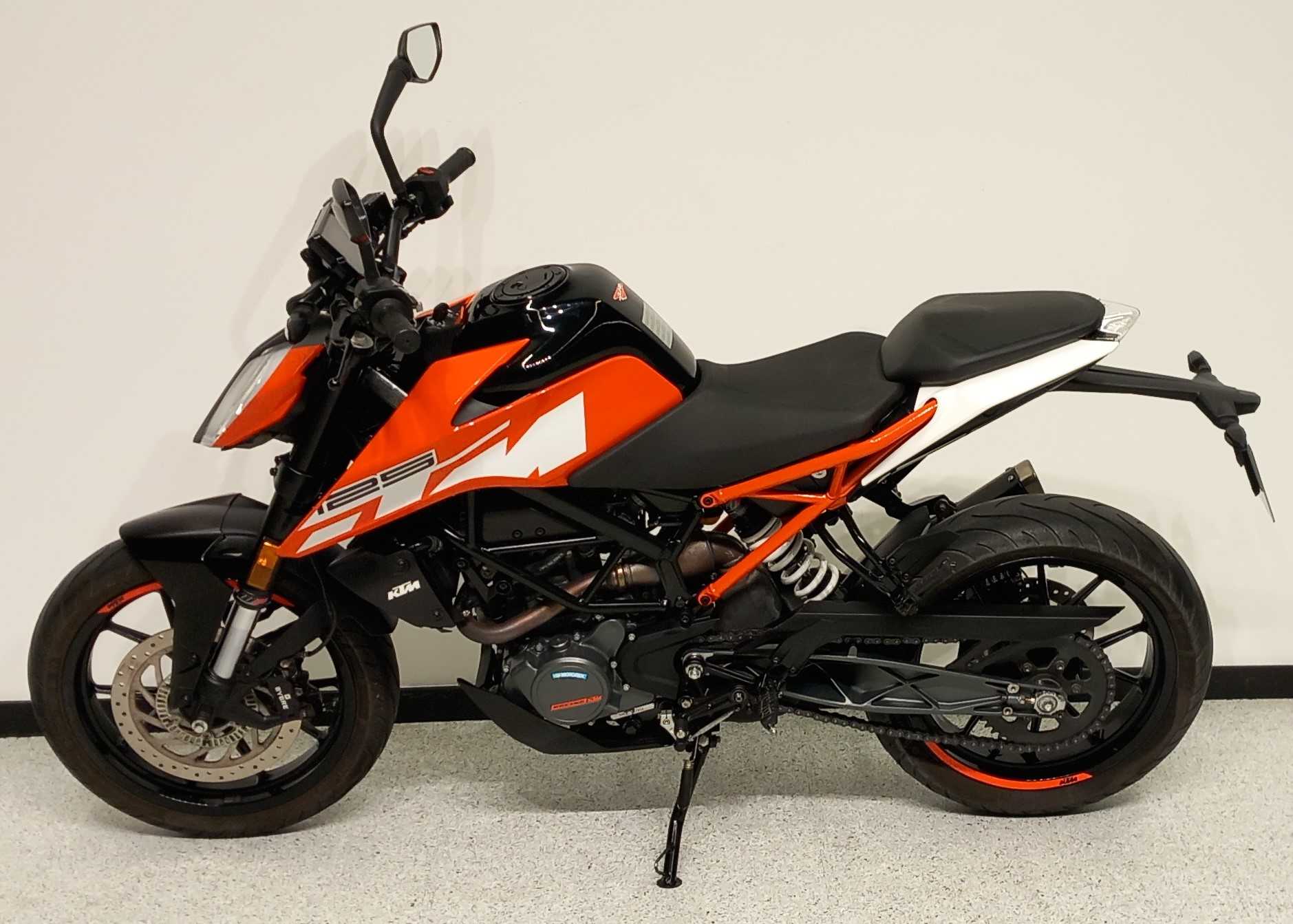 KTM 125 Duke 2018 HD vue gauche