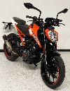 Aperçu KTM 125 Duke 2018 vue 3/4 droite