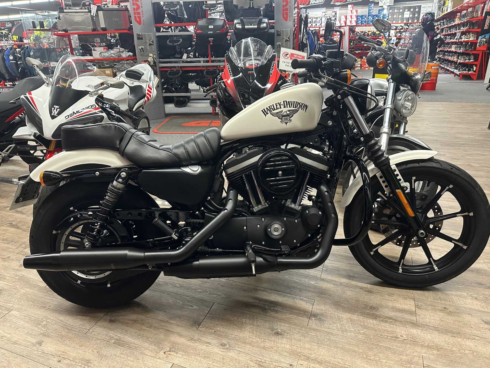 Harley-Davidson XL 883 IRON 2017 HD vue gauche