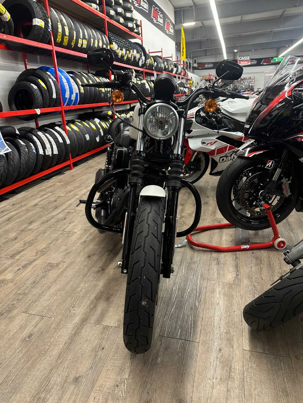 Harley-Davidson XL 883 IRON 2017 vue avant