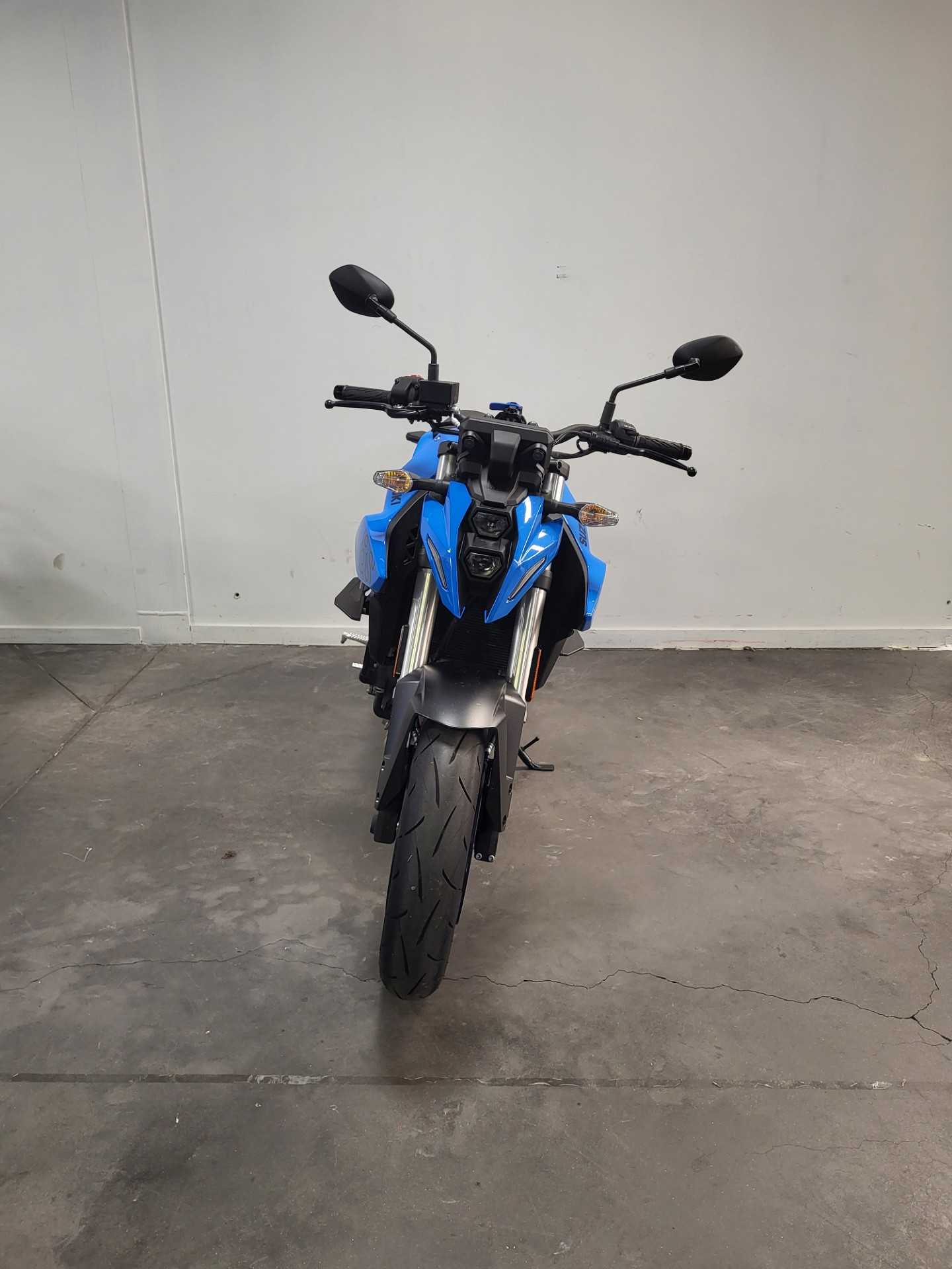 Suzuki GSX 800 8S 2023 HD vue avant