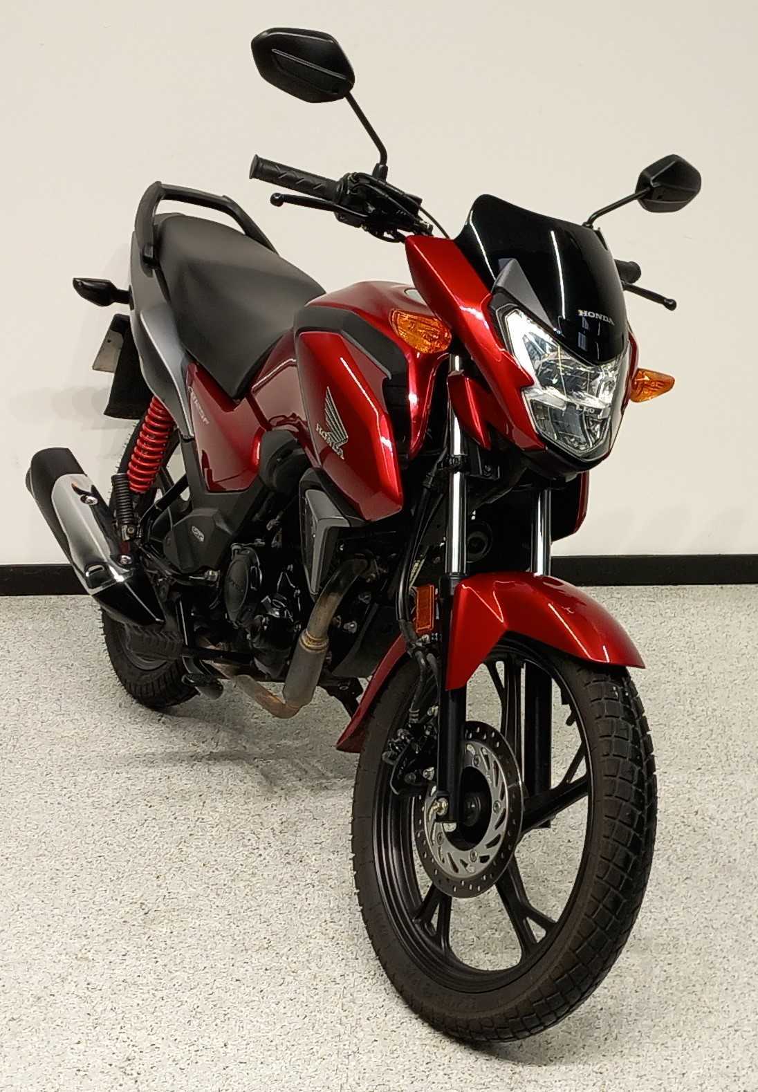 Honda CBF 125 2015 HD vue 3/4 droite