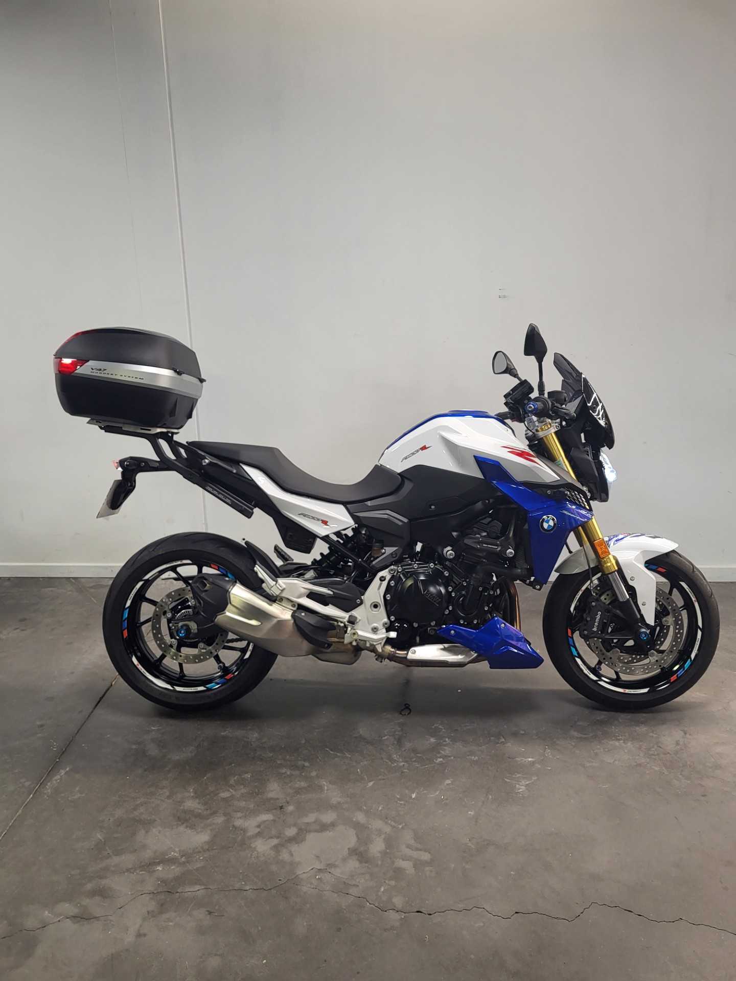 BMW F 900 R 2022 HD vue 3/4 droite