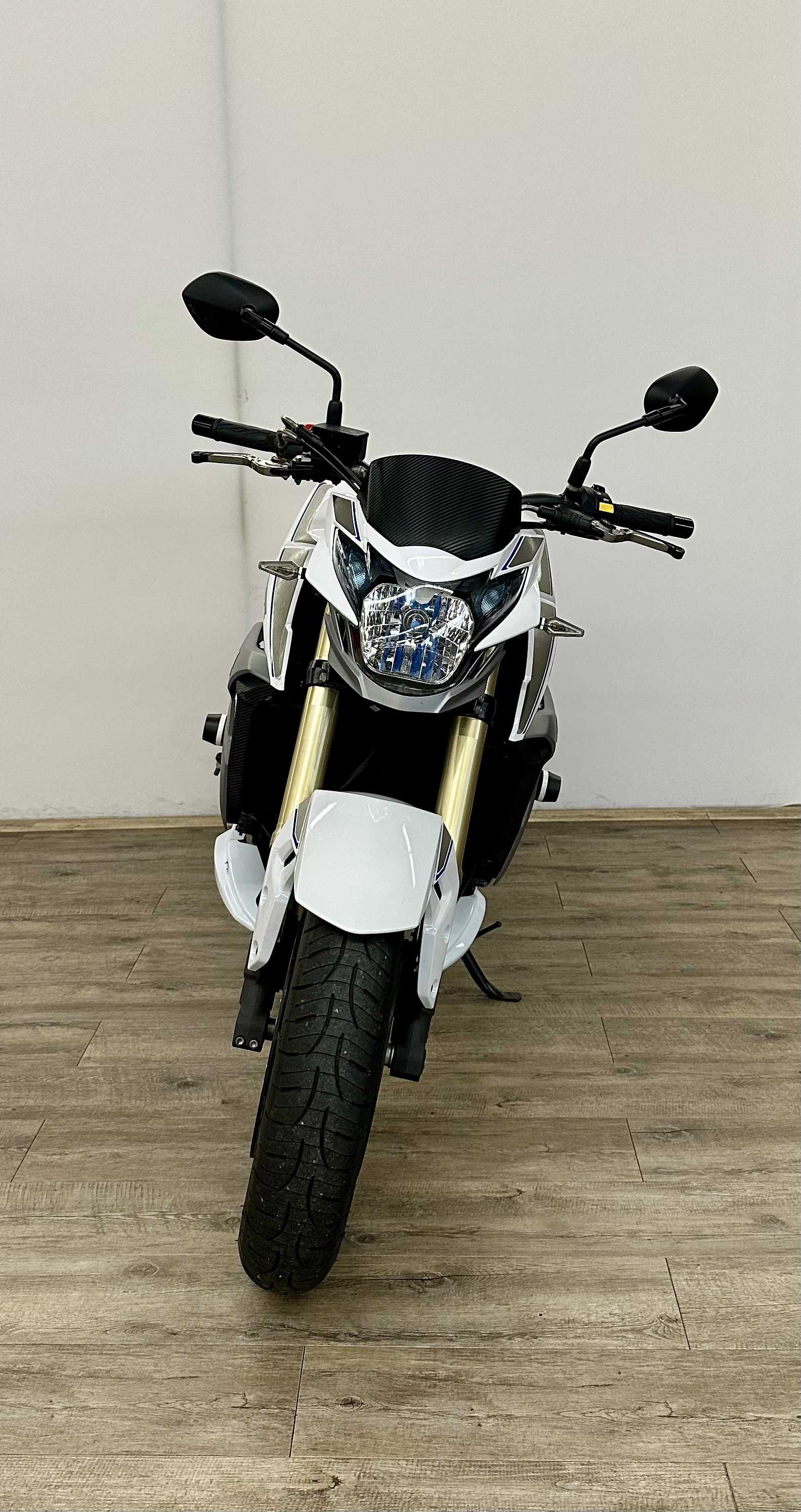 Suzuki GSR 750 2014 HD vue avant