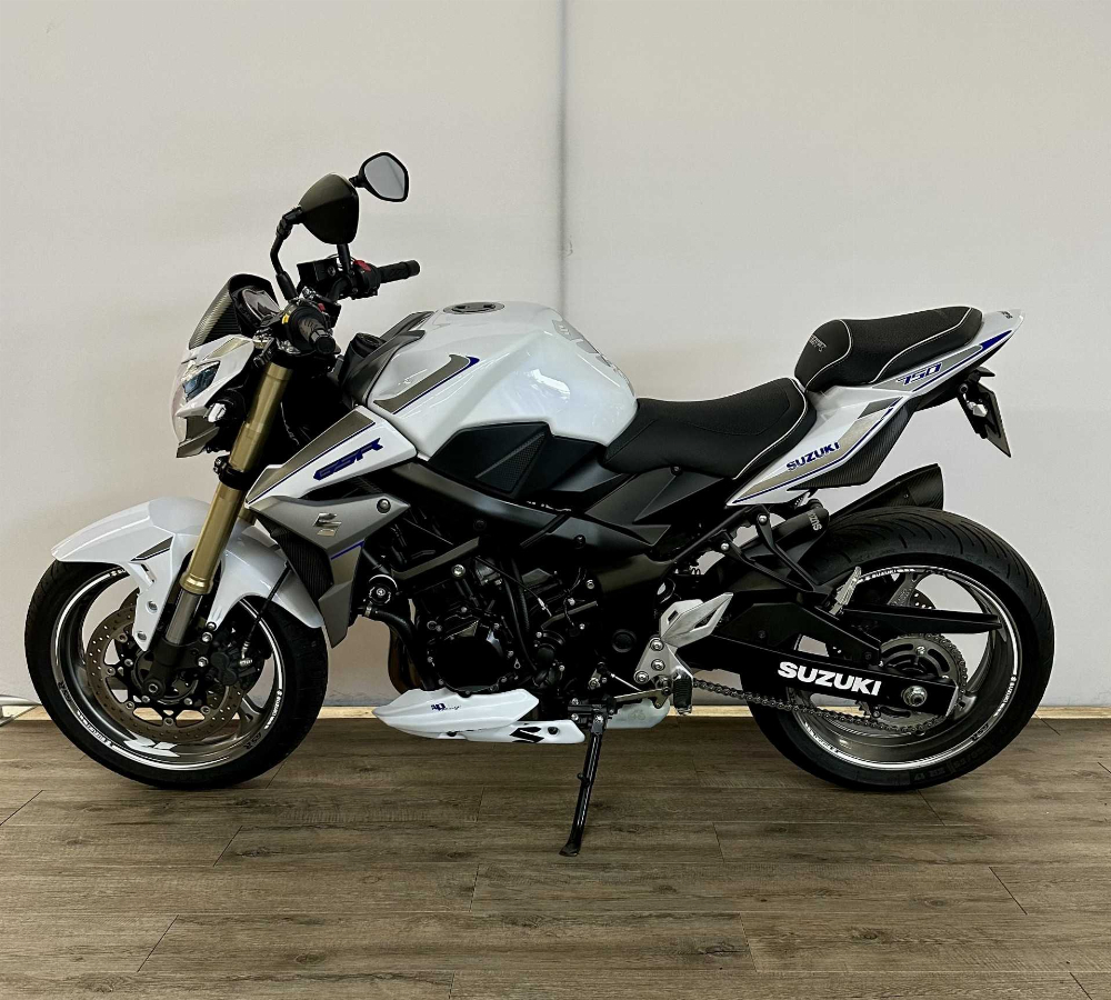 Suzuki GSR 750 2014 vue gauche