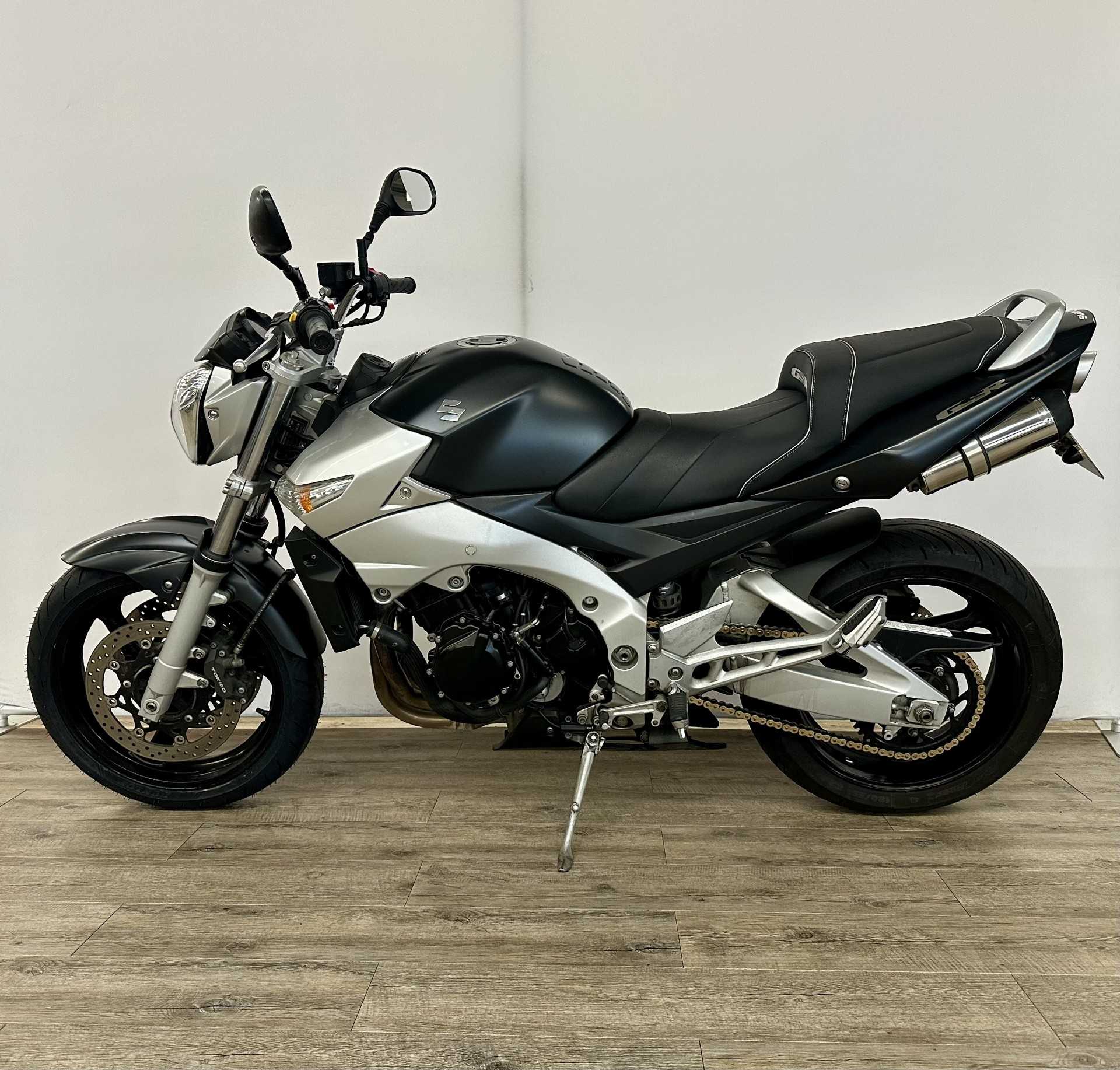 Suzuki GSR 600 2007 HD vue gauche