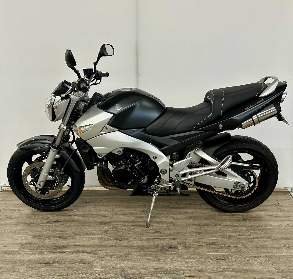 Suzuki GSR 600 2007 vue gauche