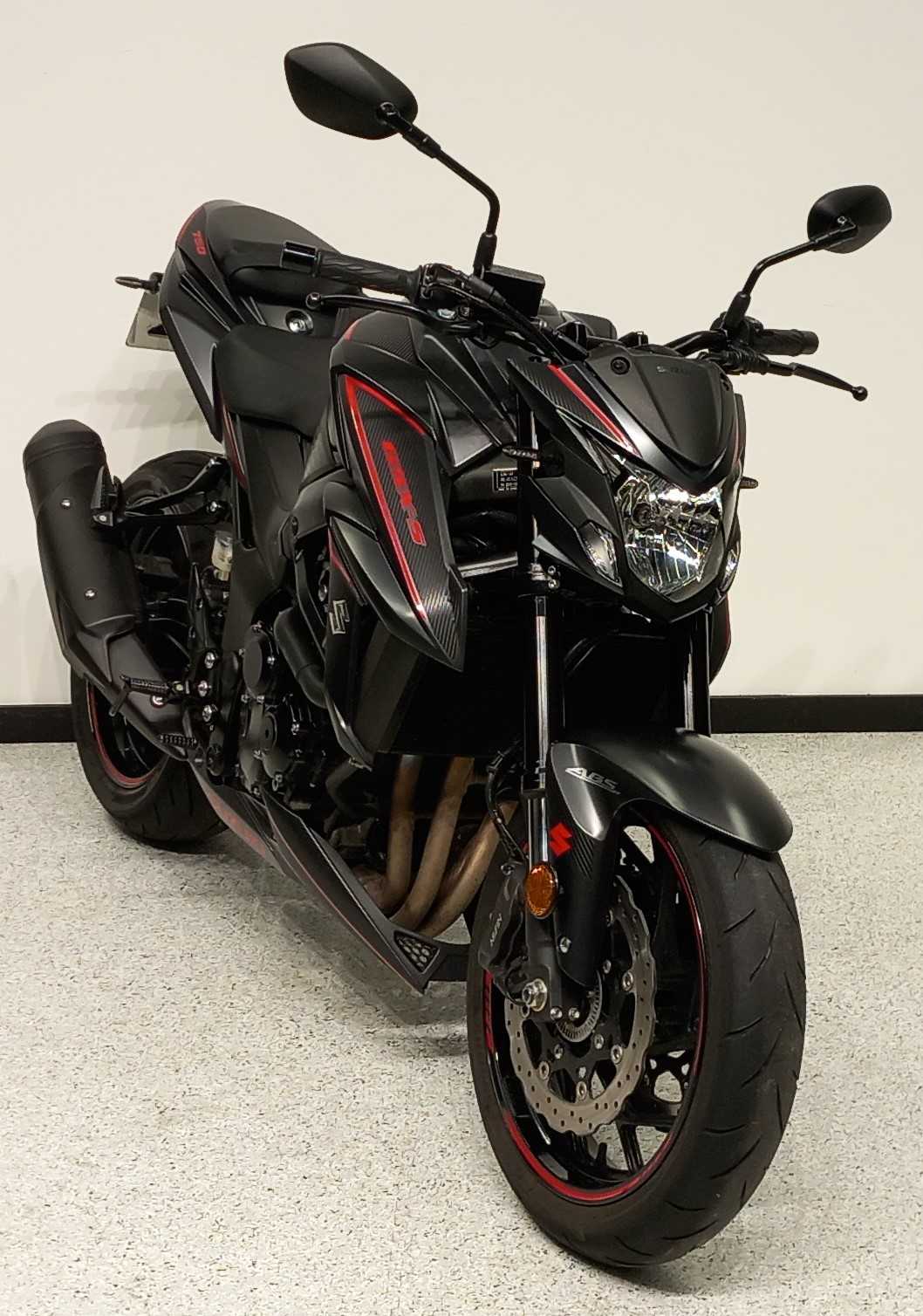 Suzuki GSX-S 750 2018 HD vue 3/4 droite