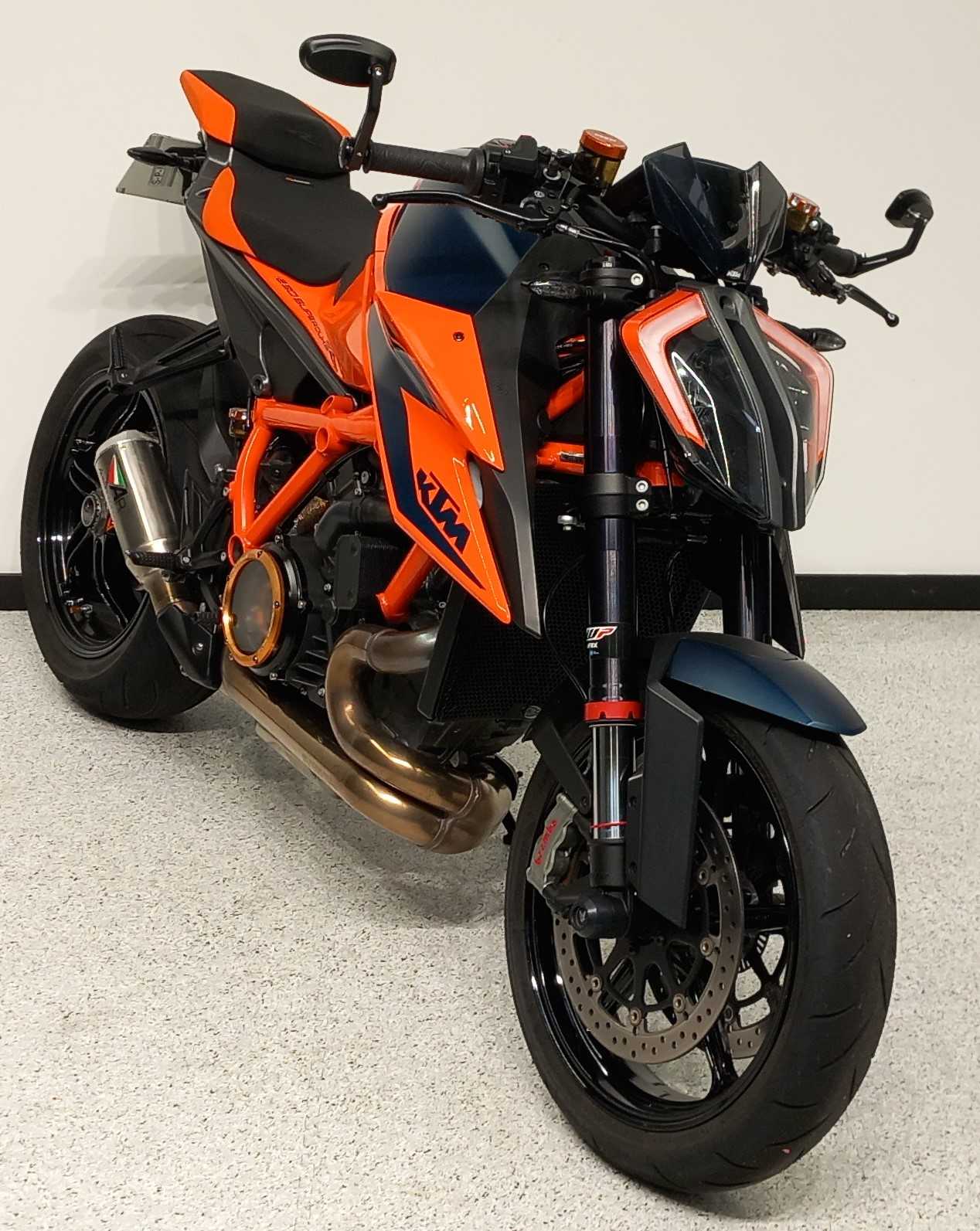 KTM 1290 Super Duke R 2021 HD vue 3/4 droite