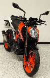 Aperçu KTM 390 Duke 2021 vue 3/4 droite