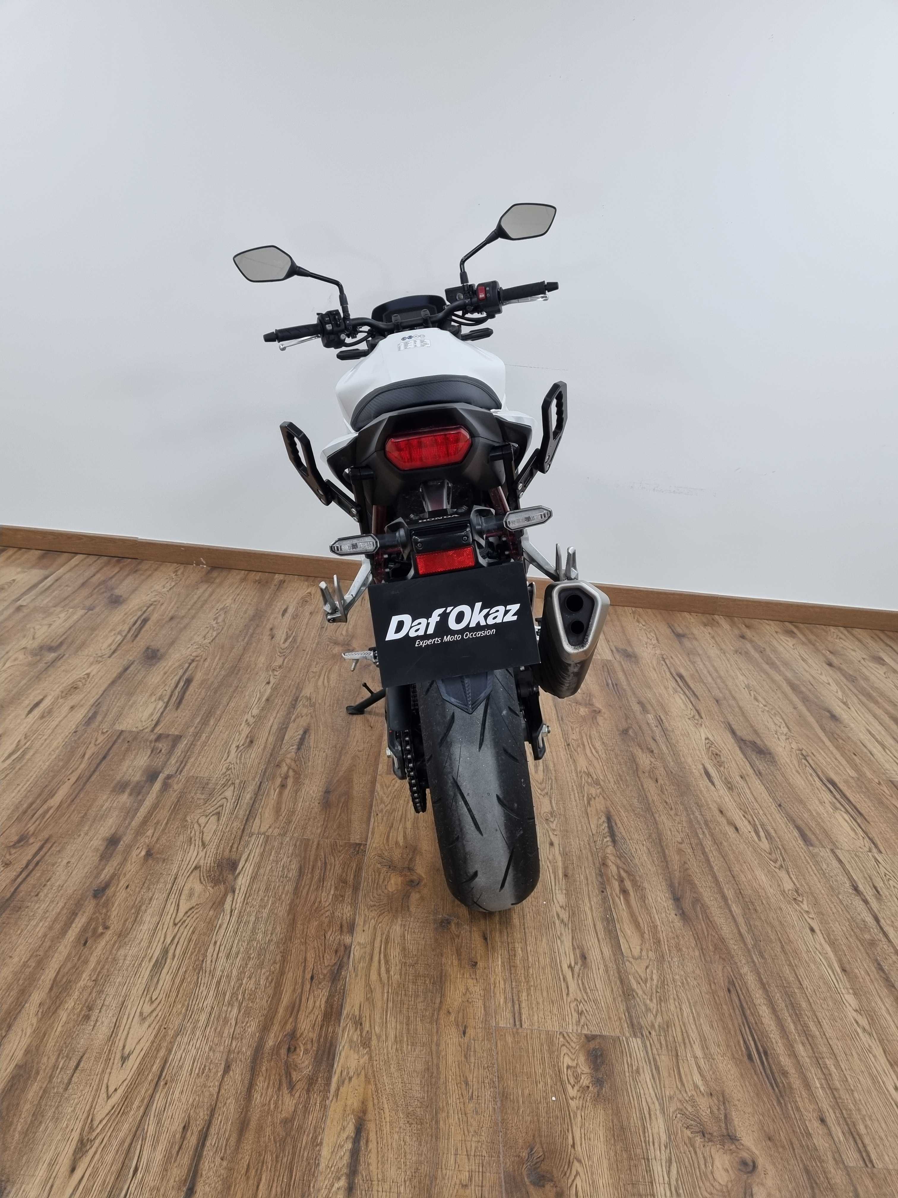 Honda CB 750 F Hornet 2024 HD vue arrière