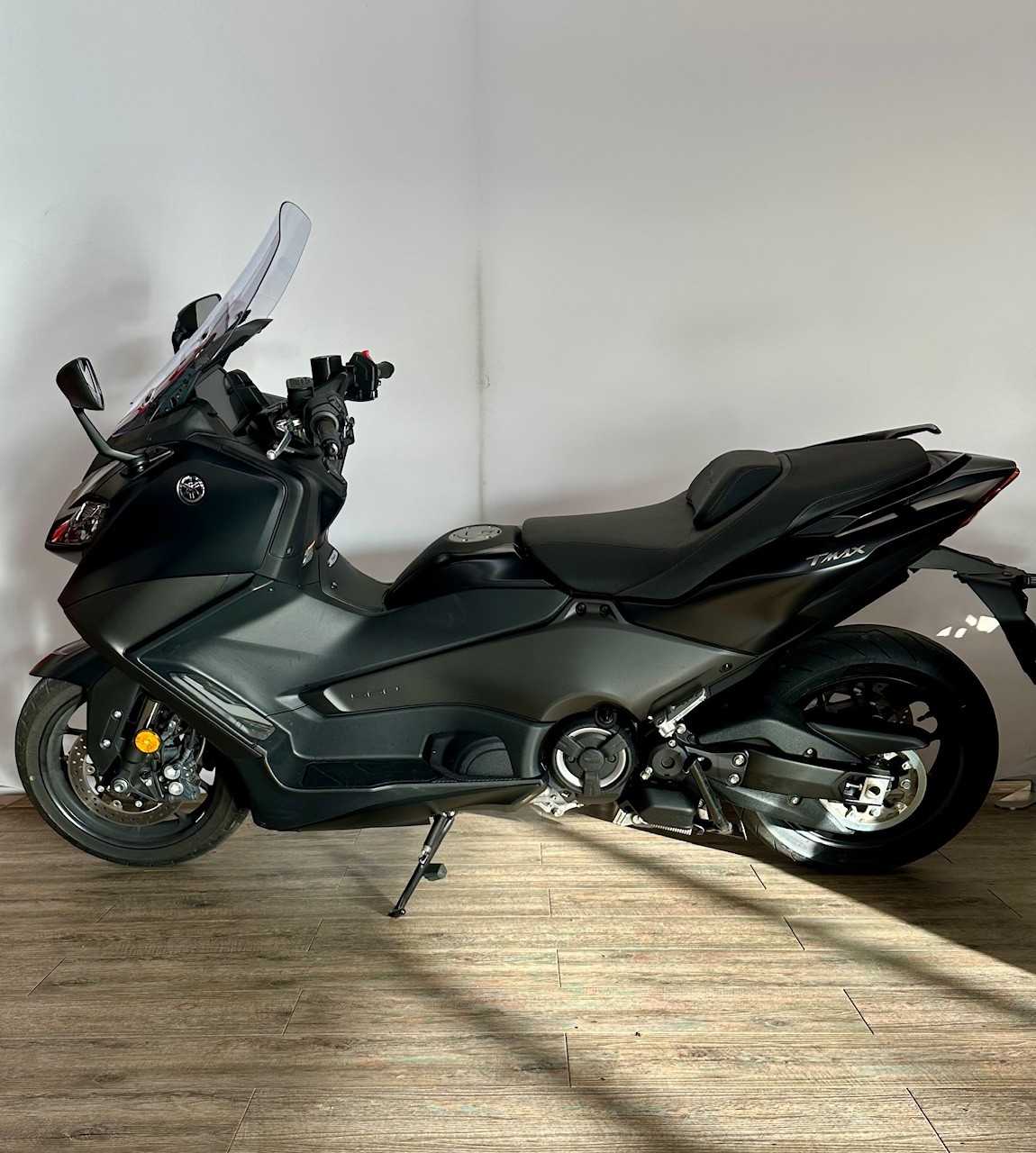 Yamaha XP 560 T-Max 2023 HD vue gauche