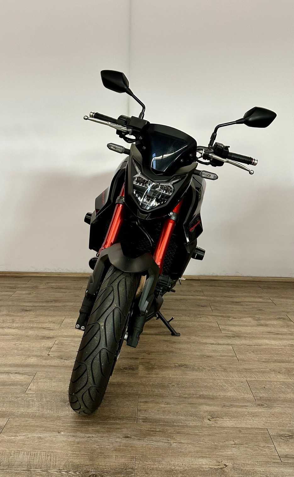 Honda CB 750 F Hornet 2023 vue avant