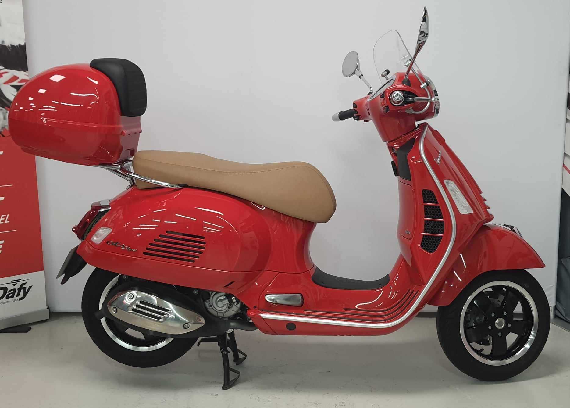 Vespa GTS 300 GTS 300 2021 HD vue gauche