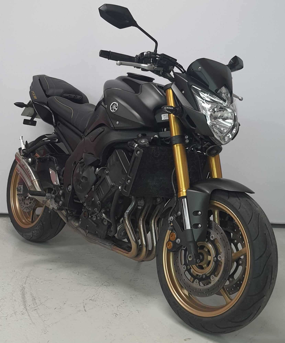 Yamaha FZ8 N 2012 vue 3/4 droite