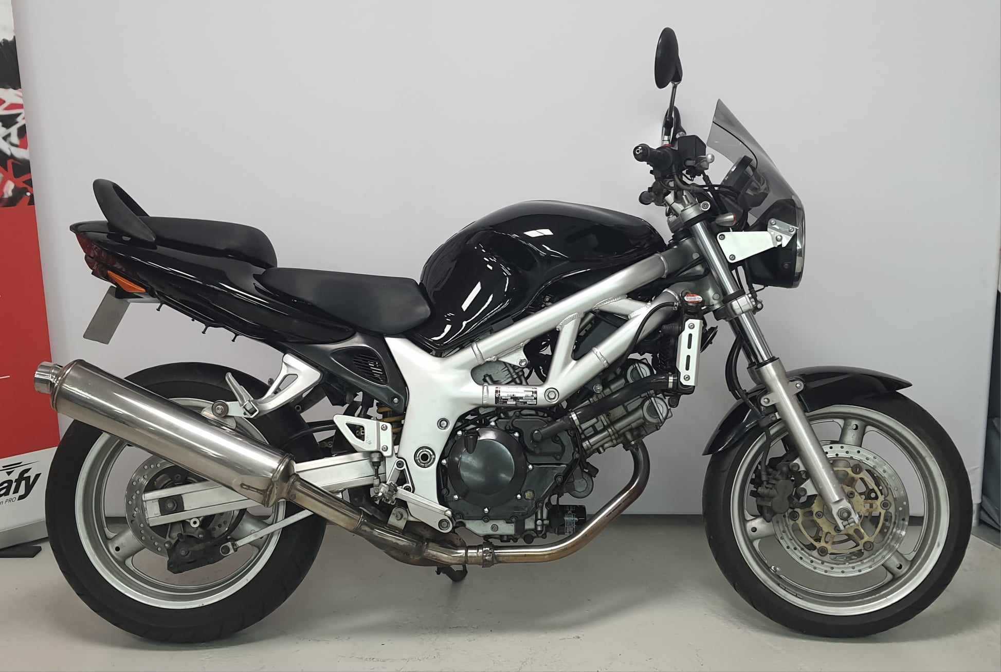 Suzuki SV 650 N 2002 HD vue gauche