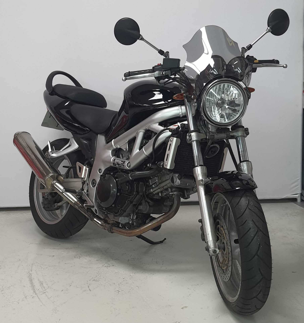 Suzuki SV 650 N 2002 vue 3/4 droite