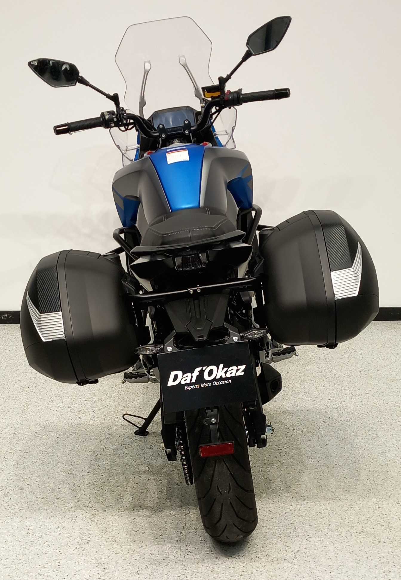 CFMOTO CF 650 MT 2024 HD vue arrière