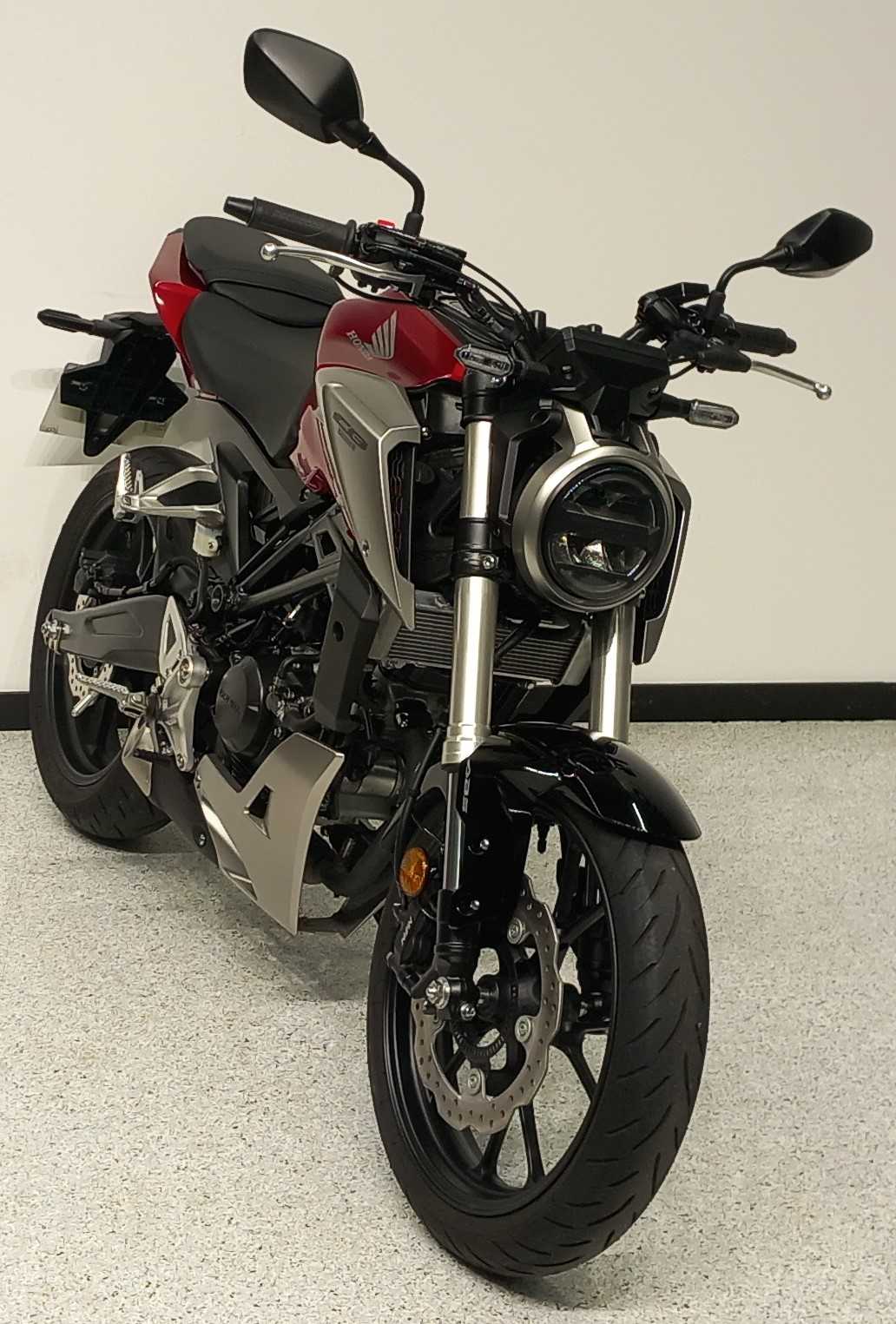 Honda CB 125 R 2019 HD vue 3/4 droite