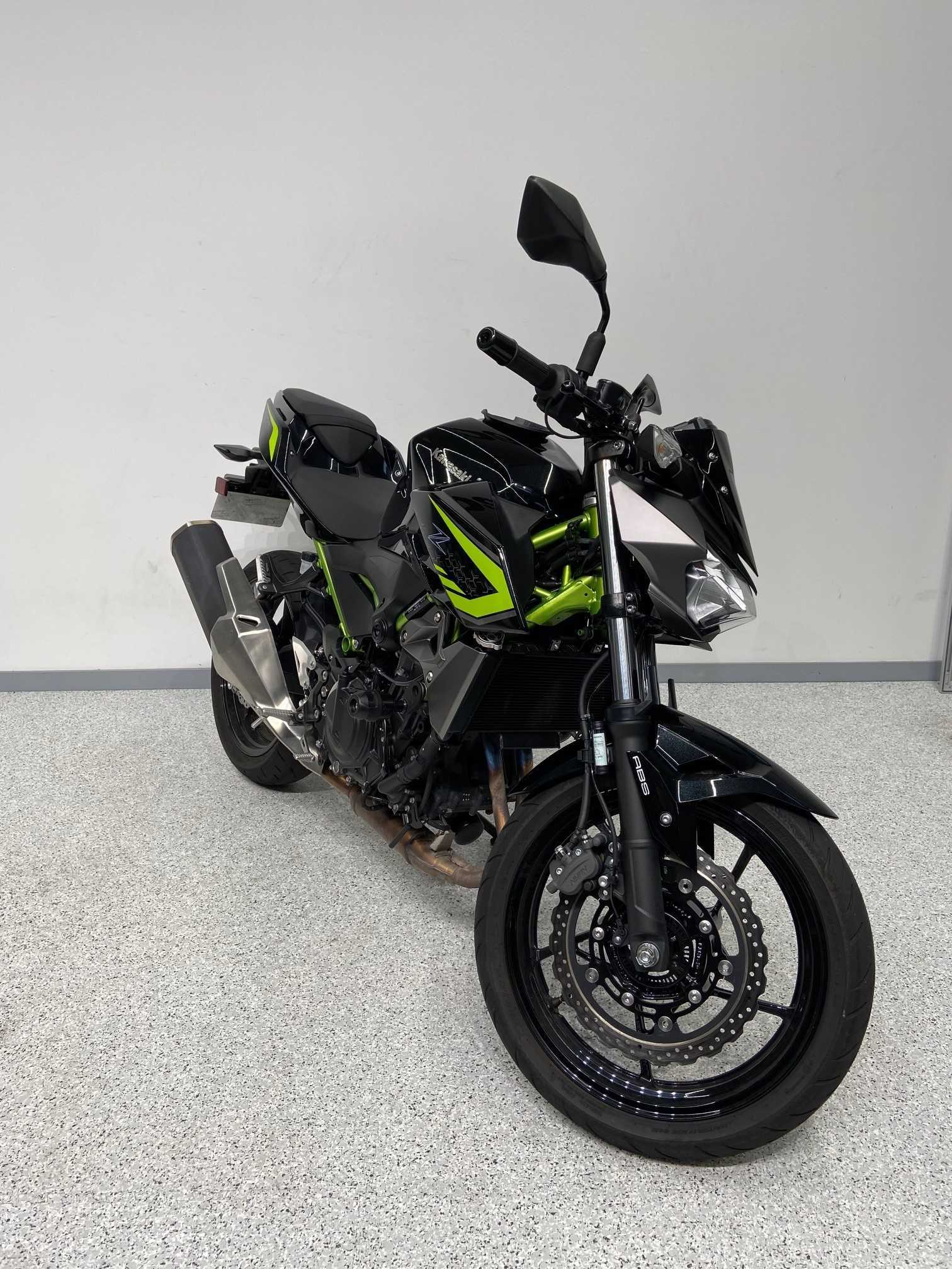 Kawasaki Z 400 2020 HD vue 3/4 droite