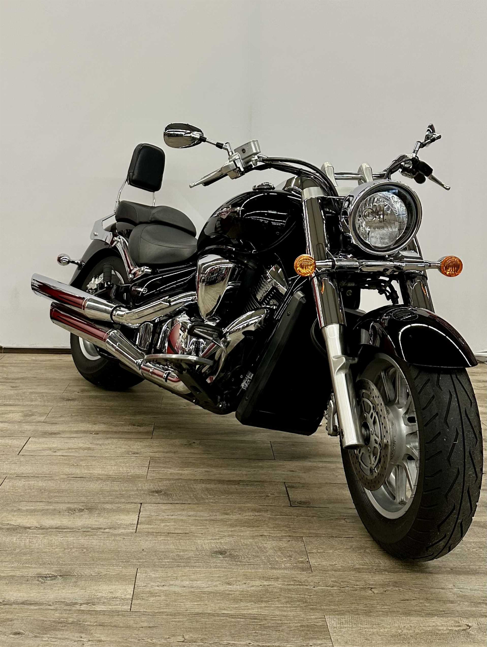 Suzuki VLR 1800 Intruder (C1800R) 2008 vue 3/4 droite