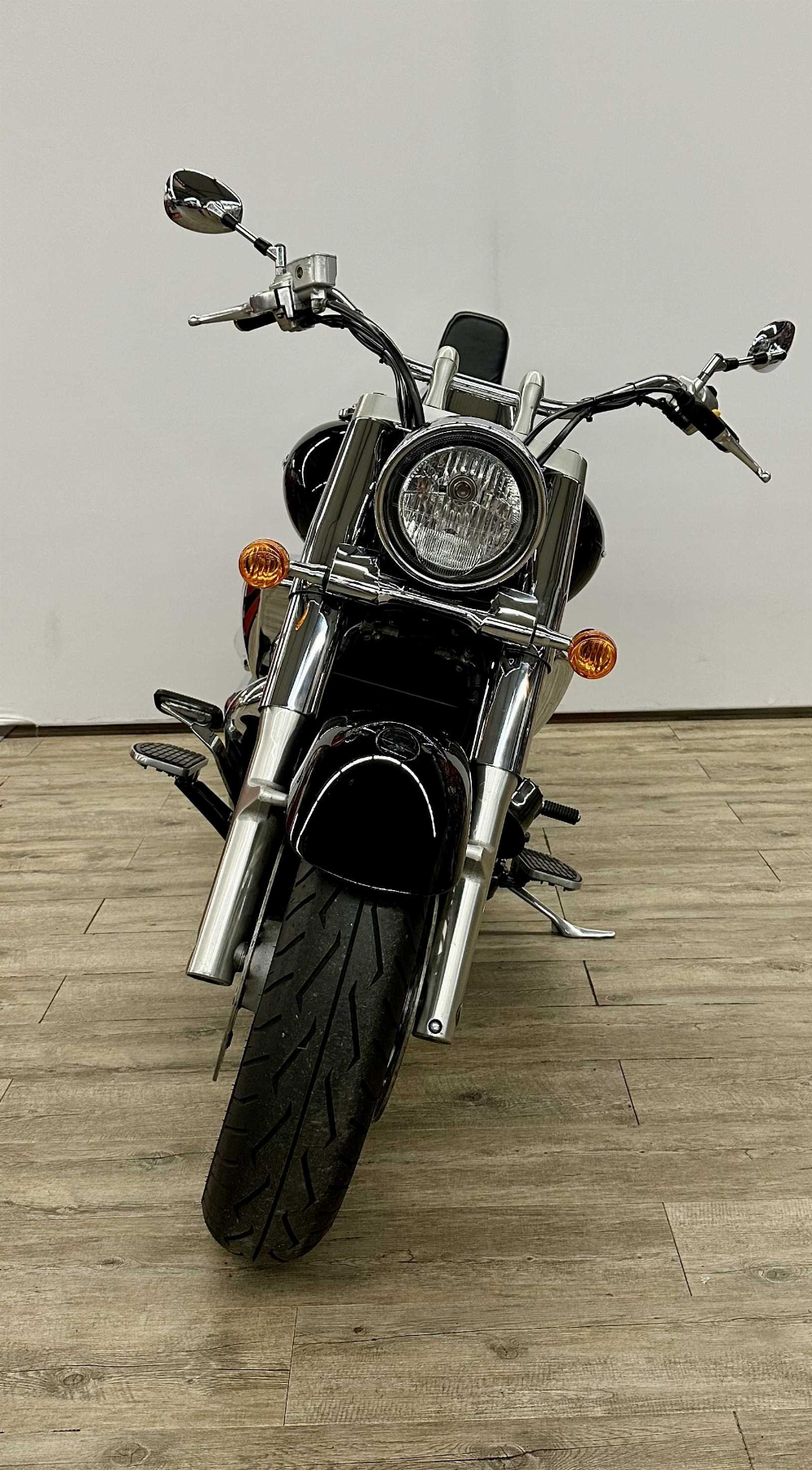 Suzuki VLR 1800 Intruder (C1800R) 2008 vue avant