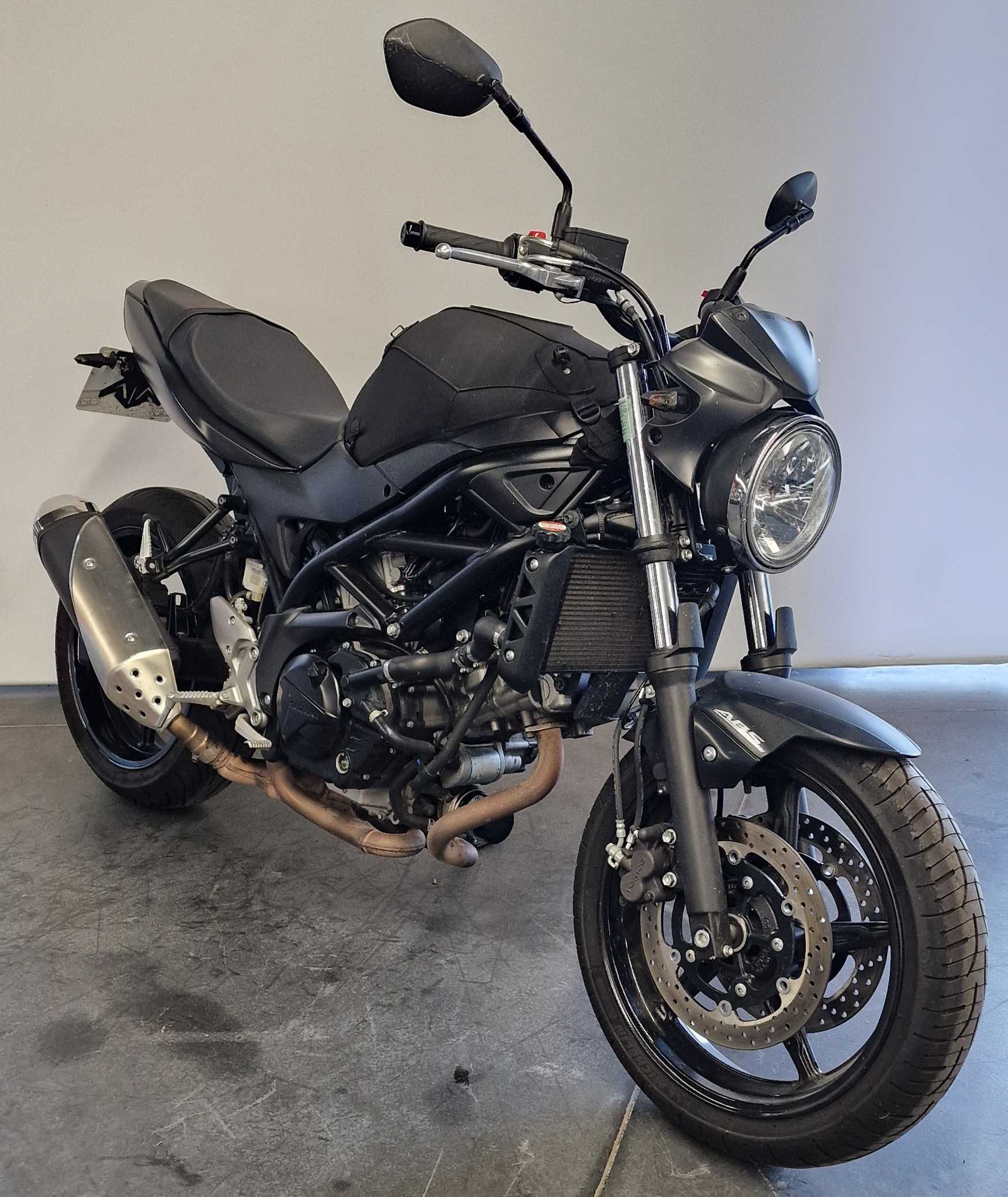 Suzuki SV 650 2017 HD vue 3/4 droite