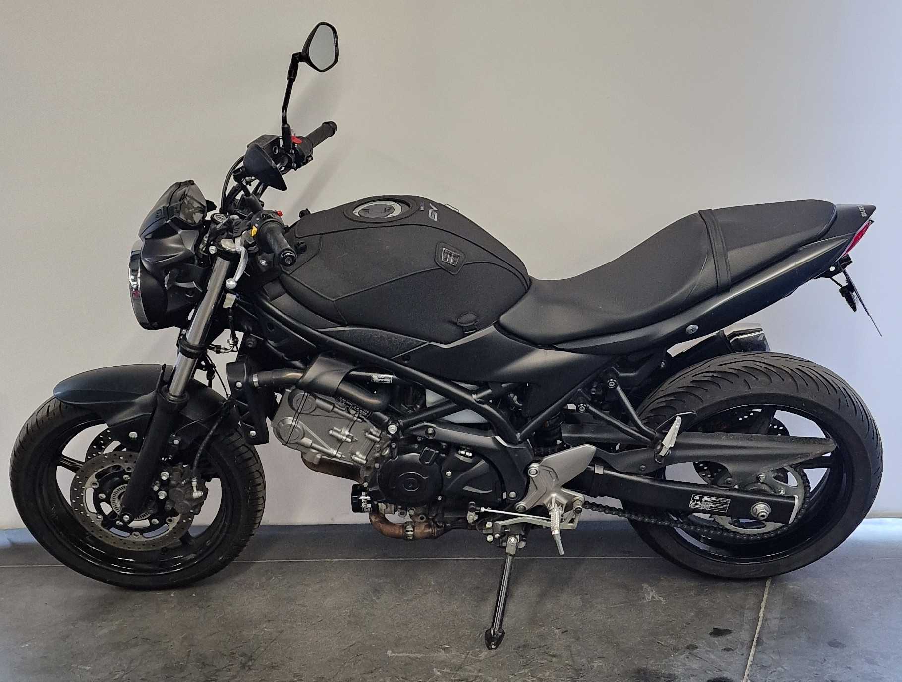 Suzuki SV 650 2017 HD vue gauche