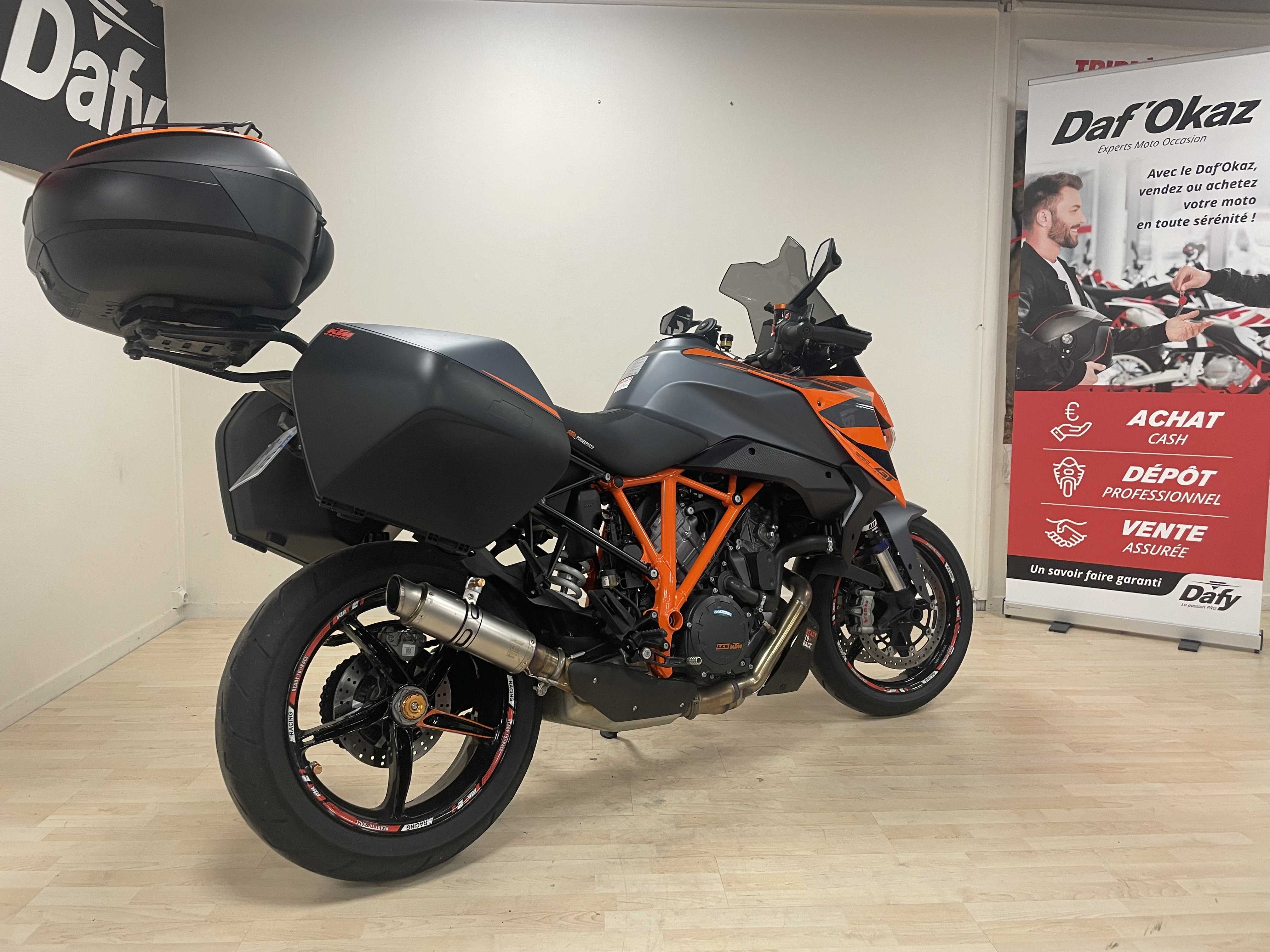 KTM 1290 Super Duke GT 2021 HD vue gauche